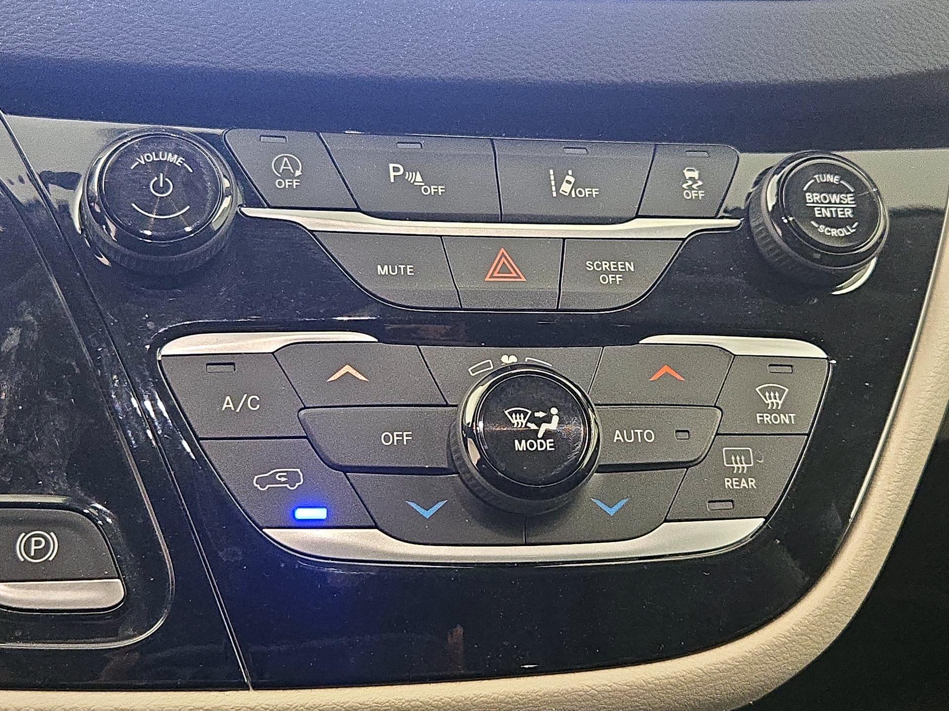 Thumbnail: 2024 Chrysler Pacifica - 16