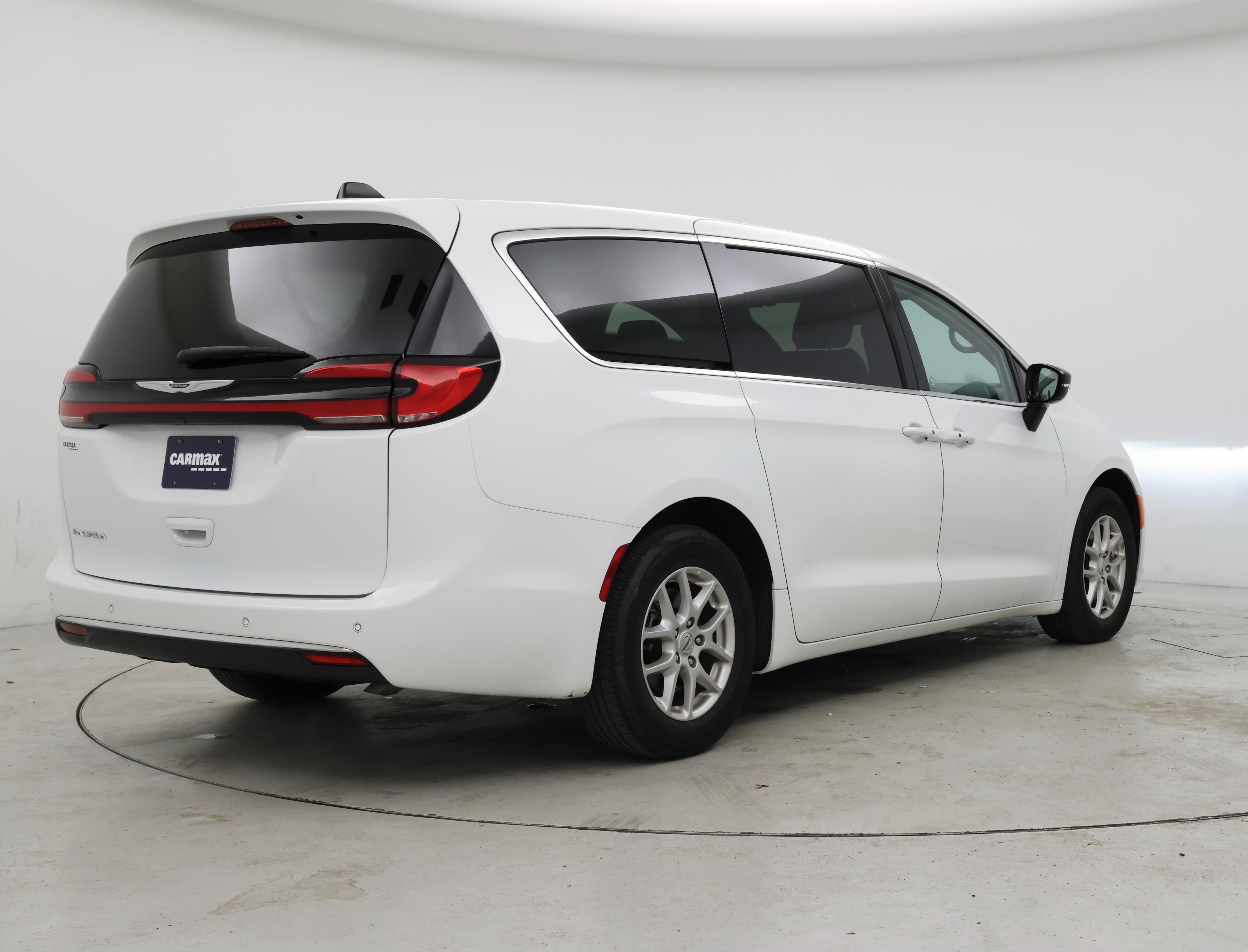 Thumbnail: 2024 Chrysler Pacifica - 8