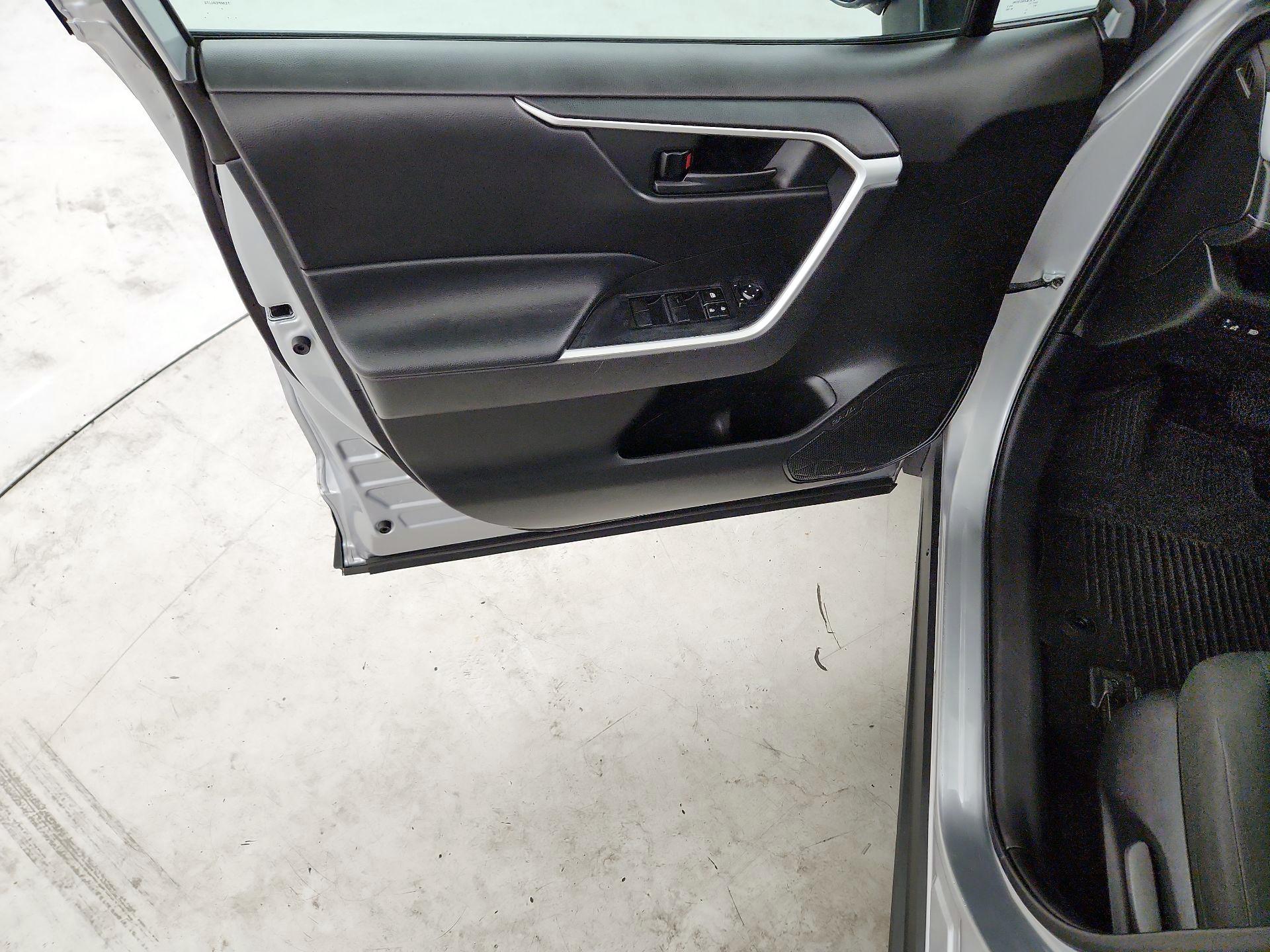 Thumbnail: 2022 Toyota RAV4 - 10