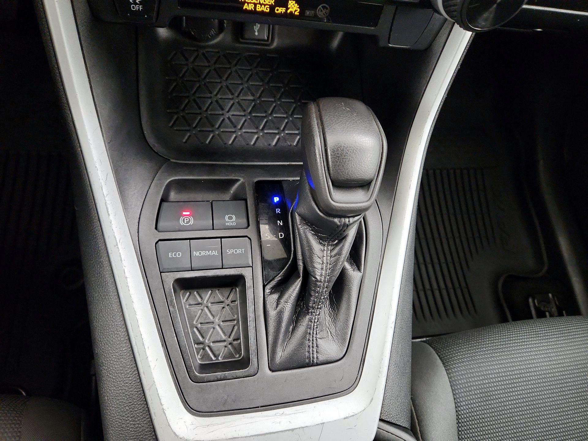 Thumbnail: 2022 Toyota RAV4 - 15