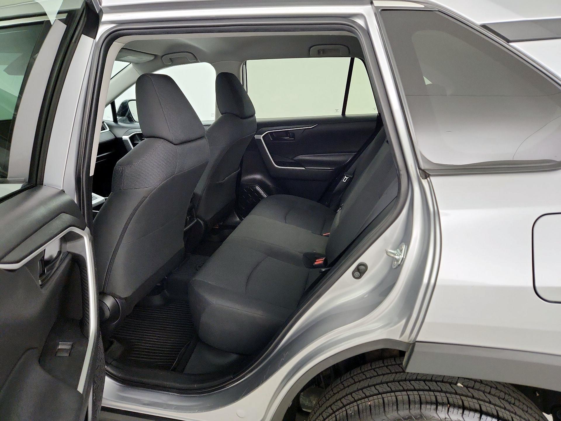 Thumbnail: 2022 Toyota RAV4 - 17