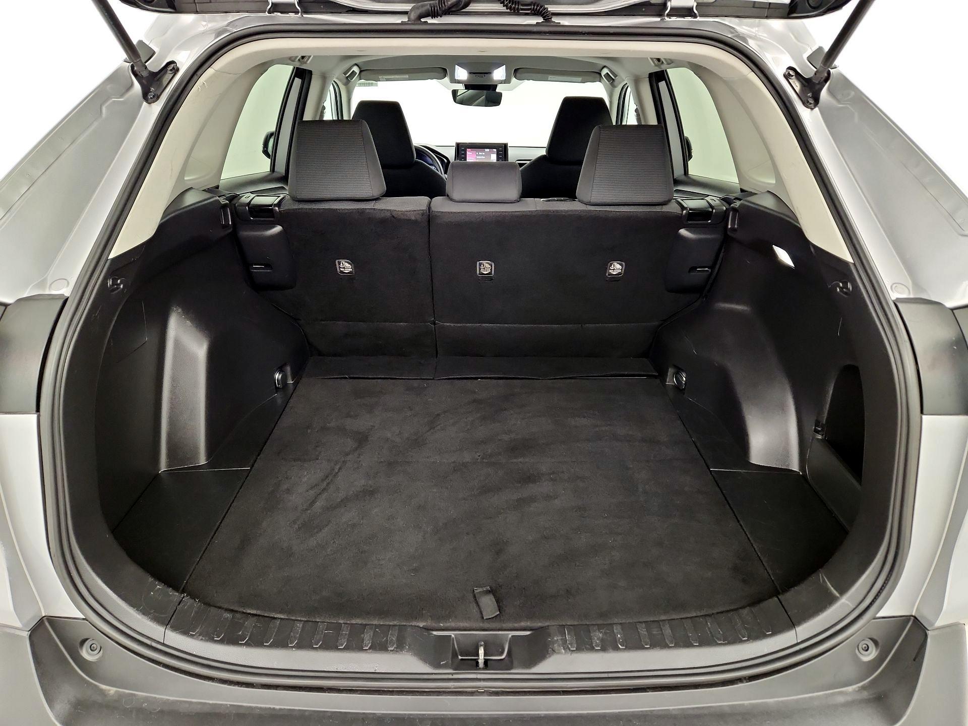 Thumbnail: 2022 Toyota RAV4 - 18