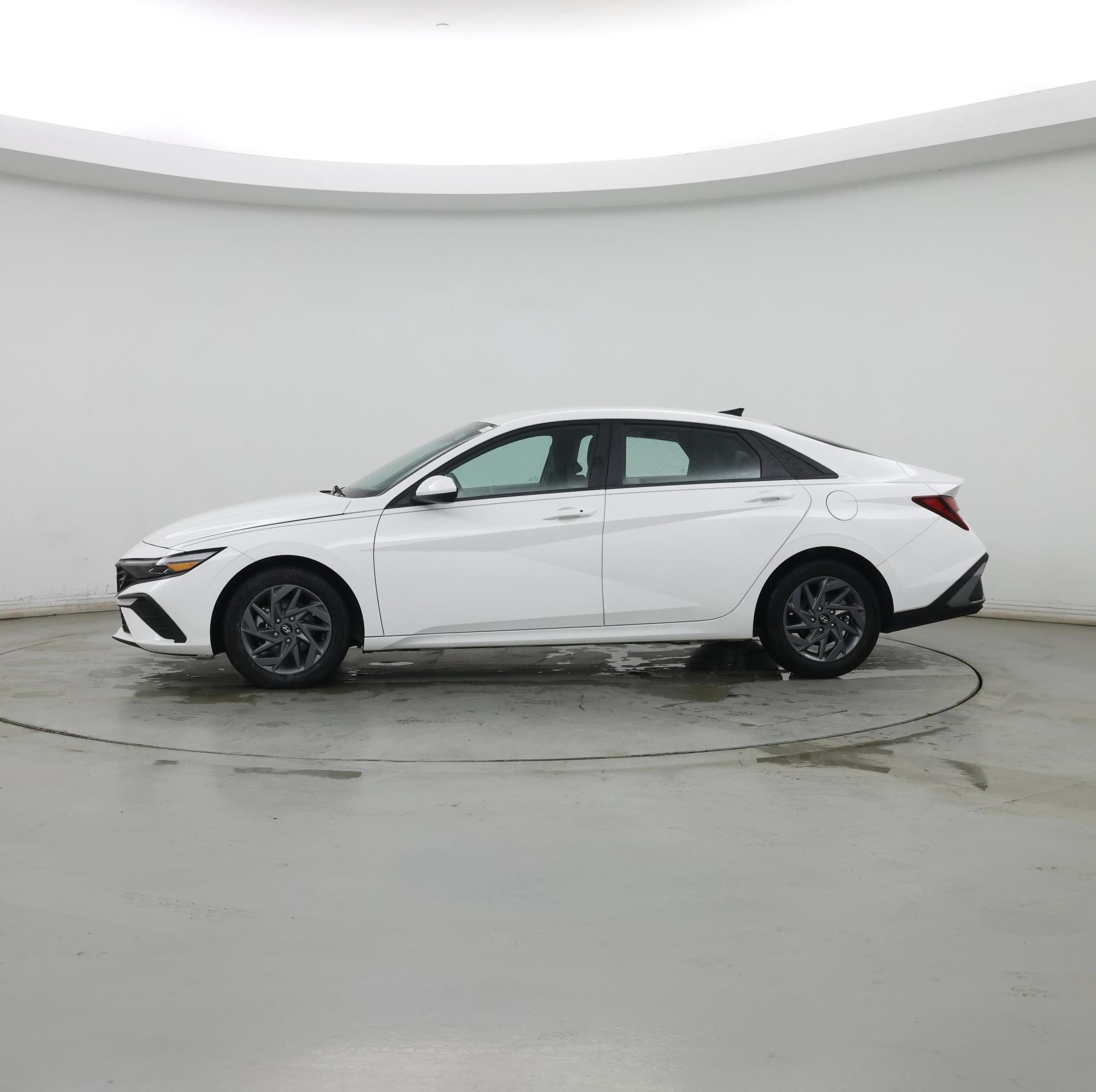 Thumbnail: 2024 Hyundai Elantra - 3