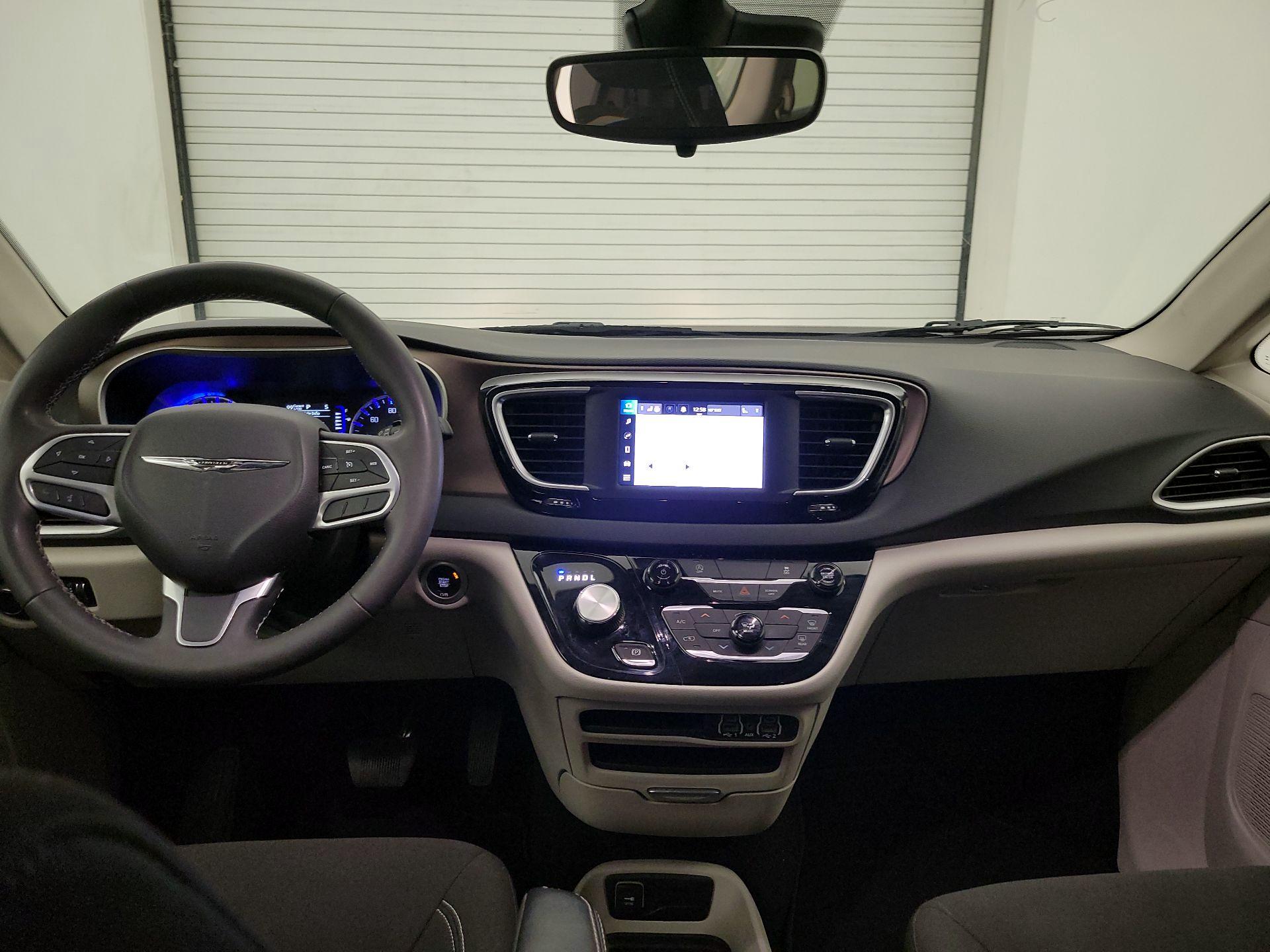 Thumbnail: 2023 Chrysler Voyager - 9