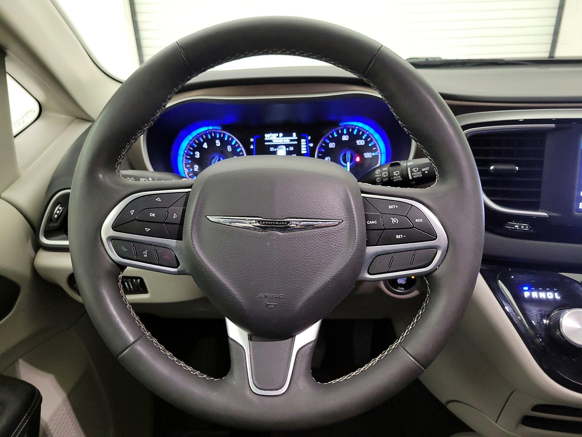 Thumbnail: 2023 Chrysler Voyager - 10