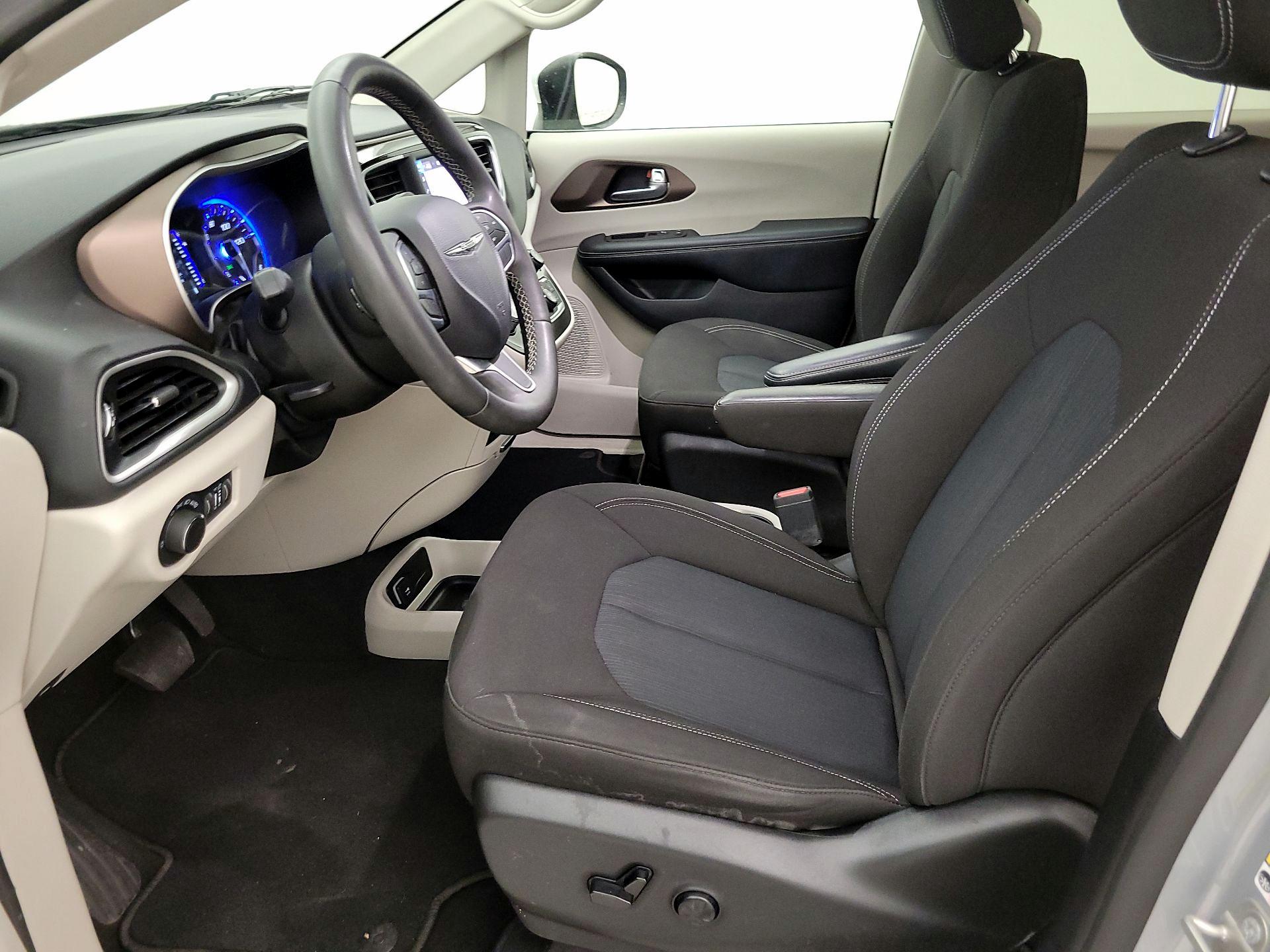 Thumbnail: 2023 Chrysler Voyager - 11