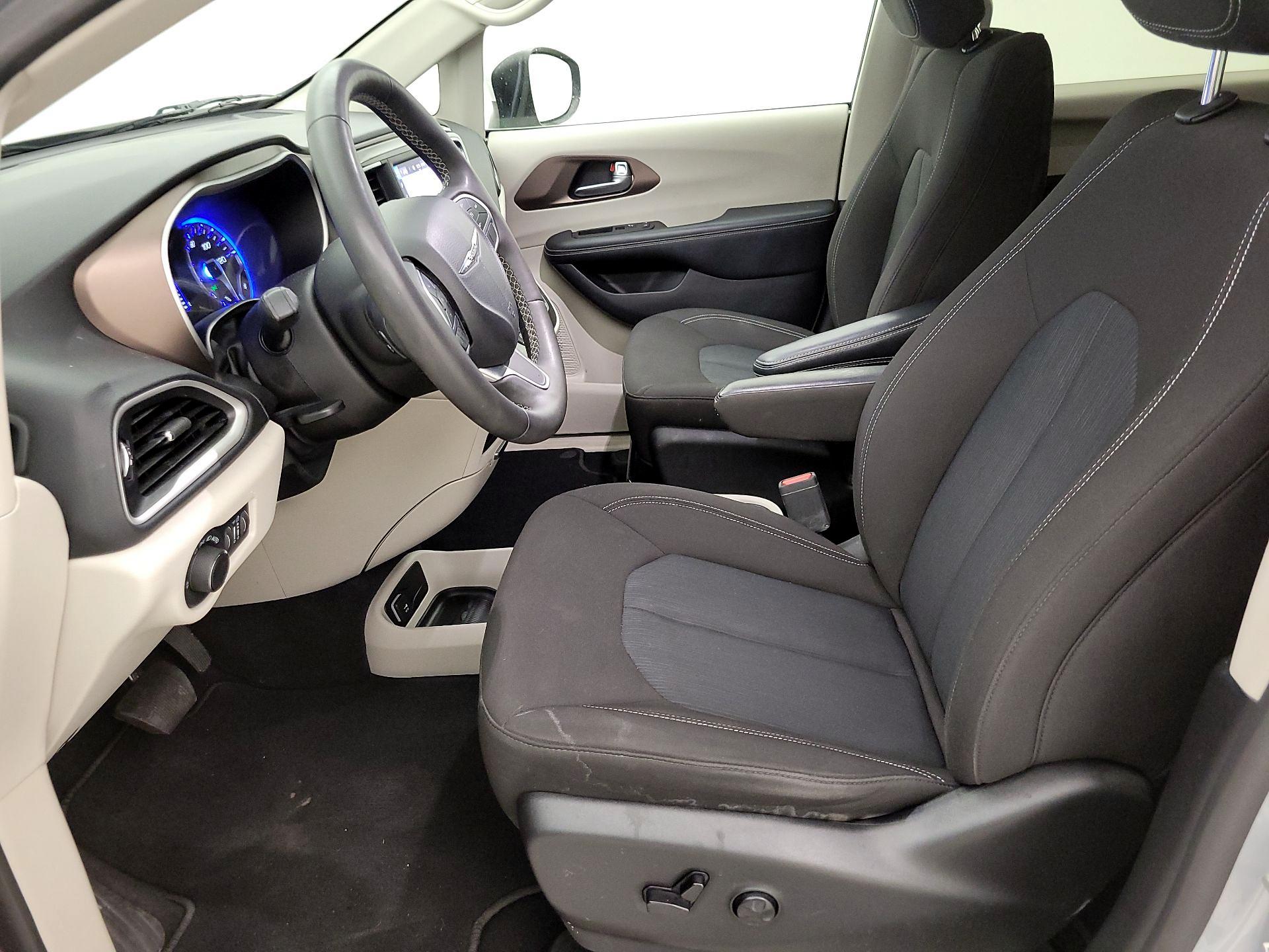 Thumbnail: 2023 Chrysler Voyager - 12