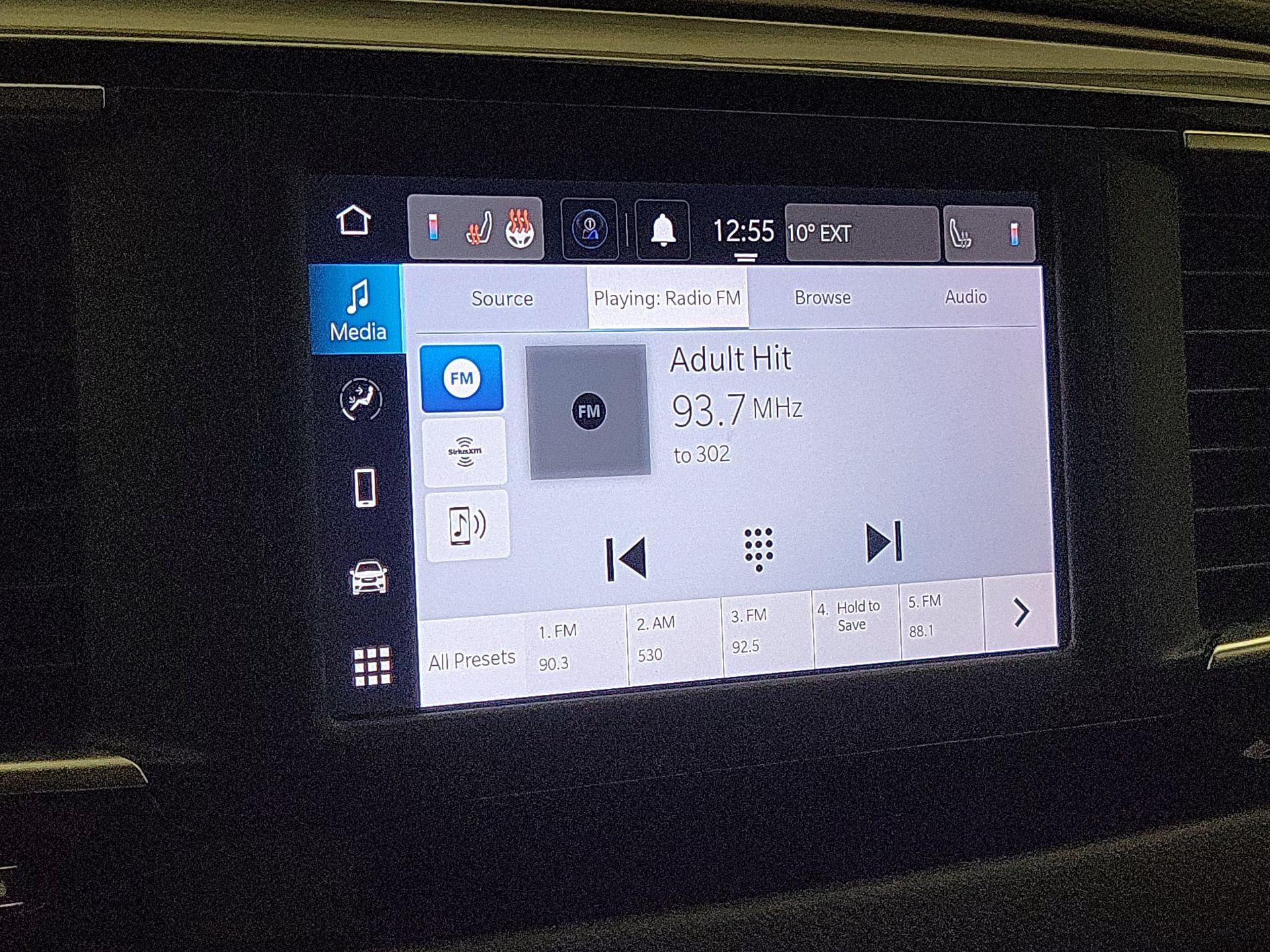 Thumbnail: 2023 Chrysler Voyager - 15