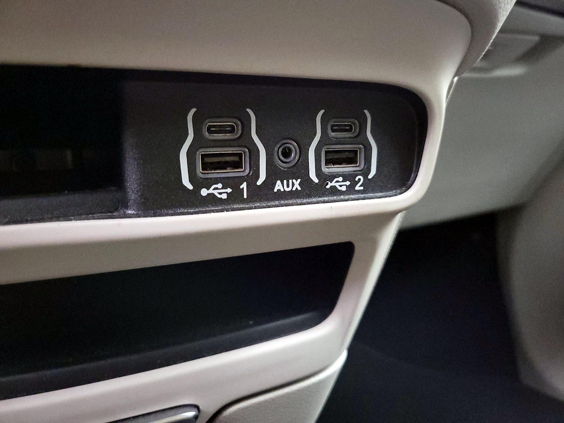 Thumbnail: 2023 Chrysler Voyager - 18