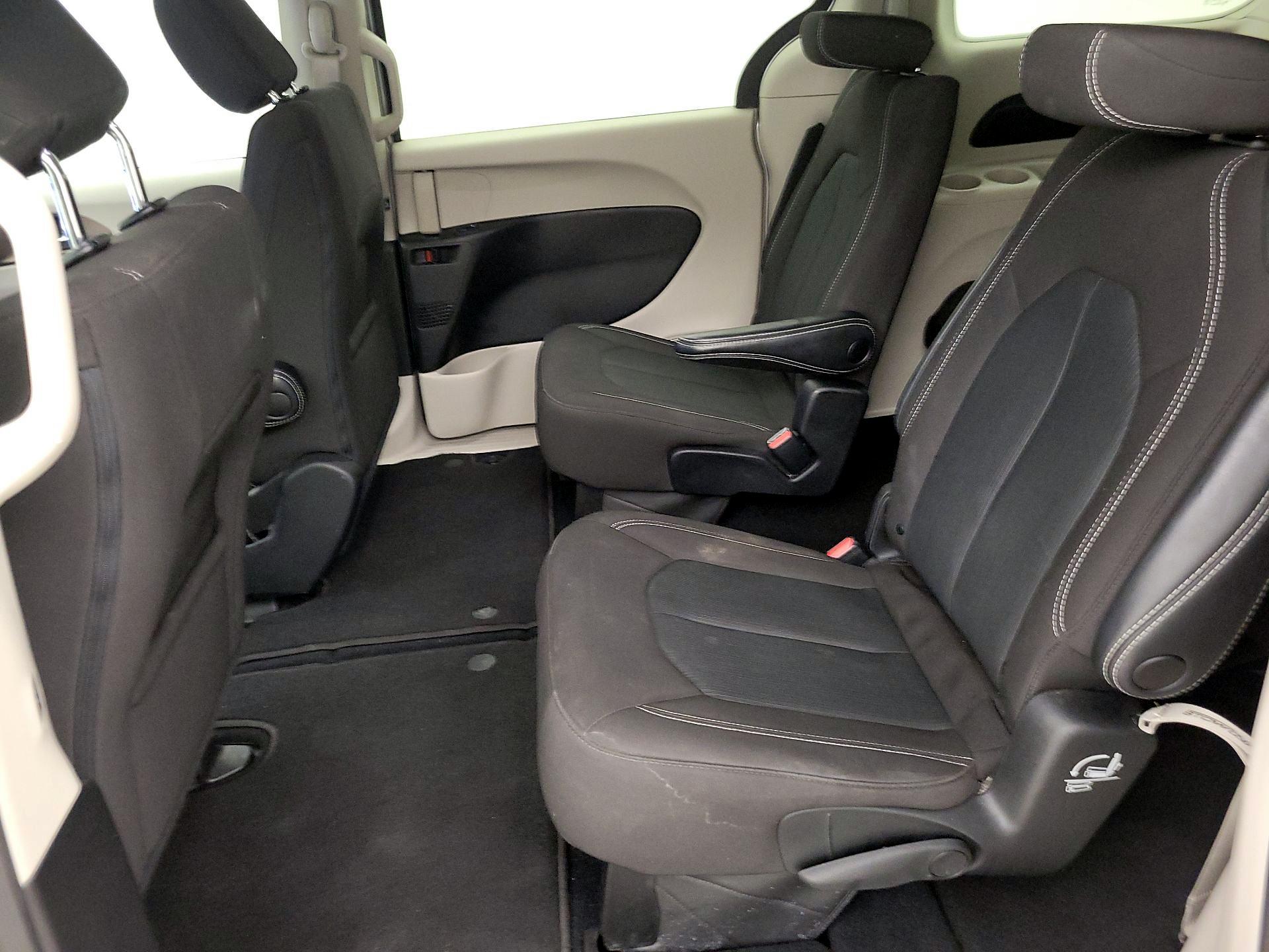 Thumbnail: 2023 Chrysler Voyager - 19