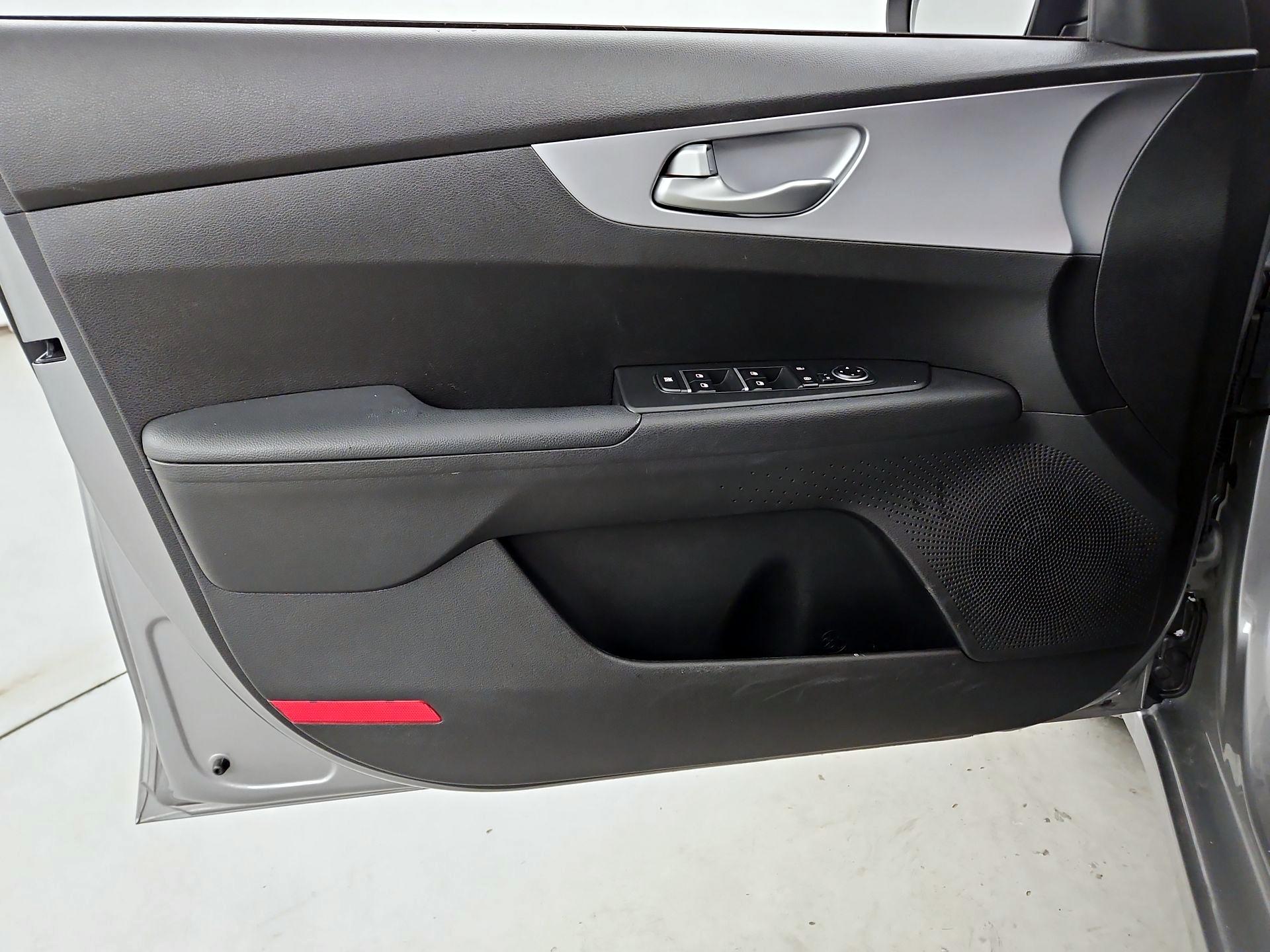 Thumbnail: 2023 Kia Forte - 12