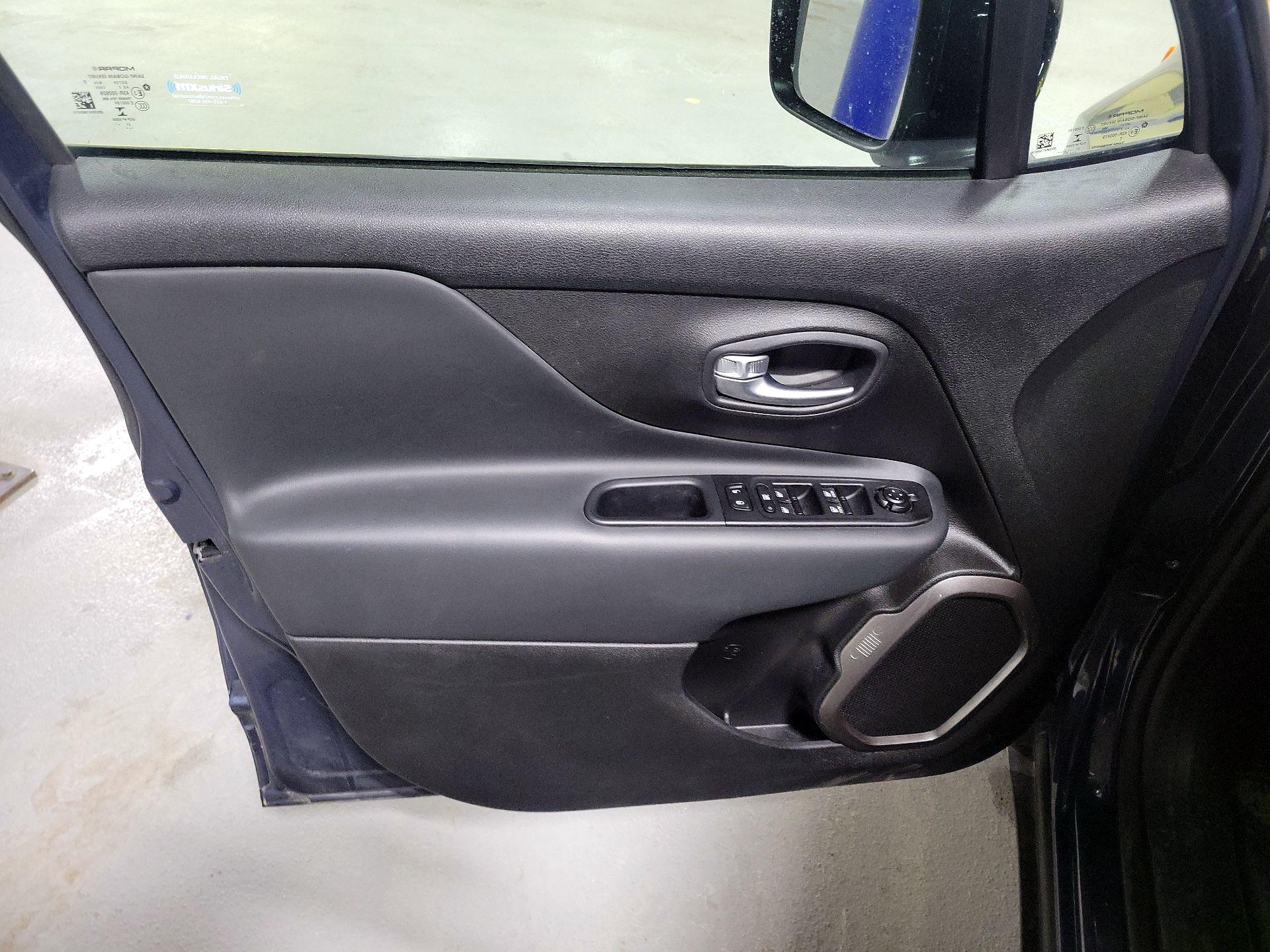 Thumbnail: 2022 Jeep Renegade - 10