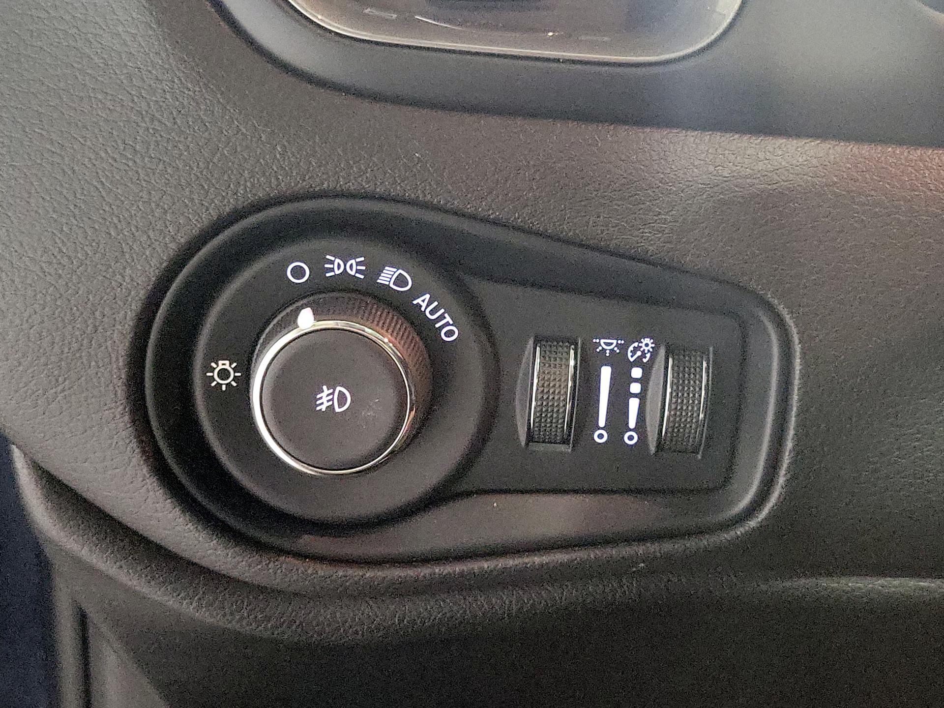 Thumbnail: 2022 Jeep Renegade - 11