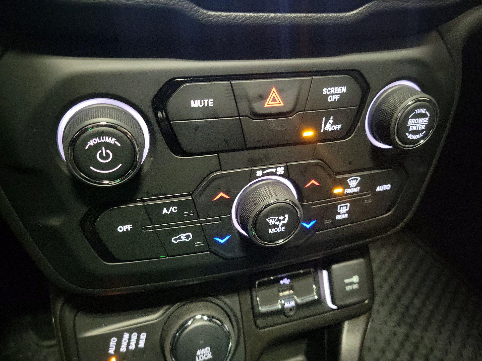 Thumbnail: 2022 Jeep Renegade - 15