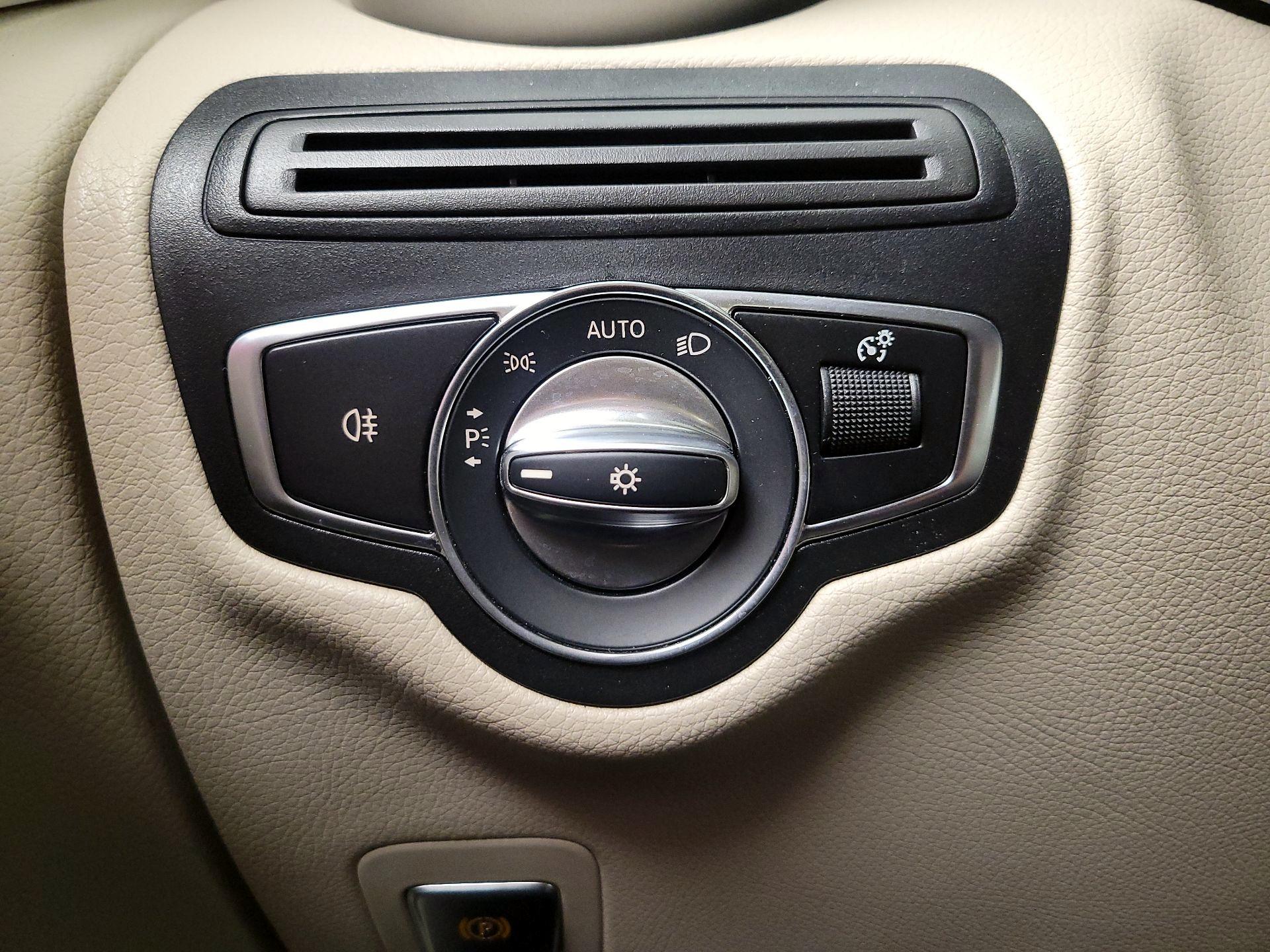 Thumbnail: 2022 Mercedes-Benz GLC - 13