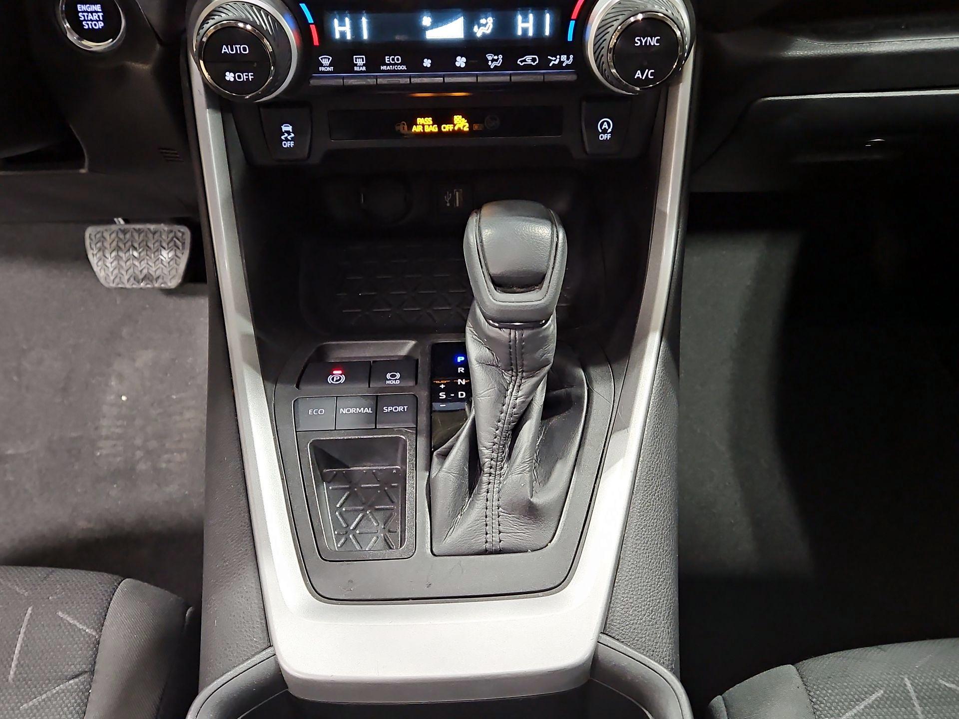 Thumbnail: 2023 Toyota RAV4 - 17