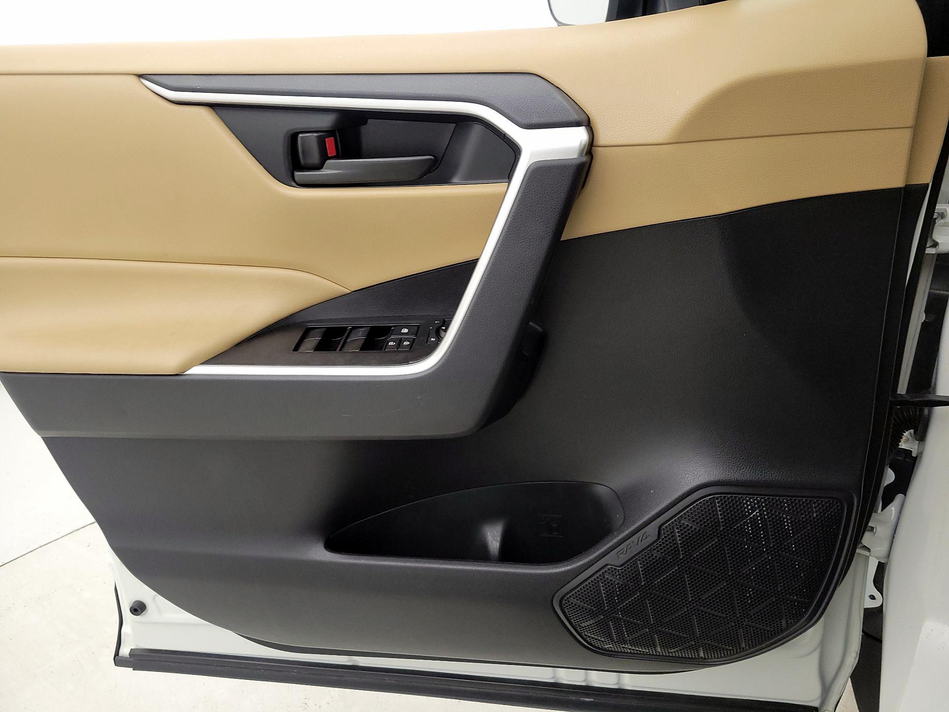 Thumbnail: 2021 Toyota RAV4 - 12