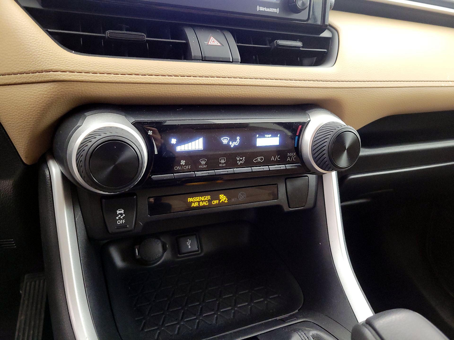 Thumbnail: 2021 Toyota RAV4 - 17