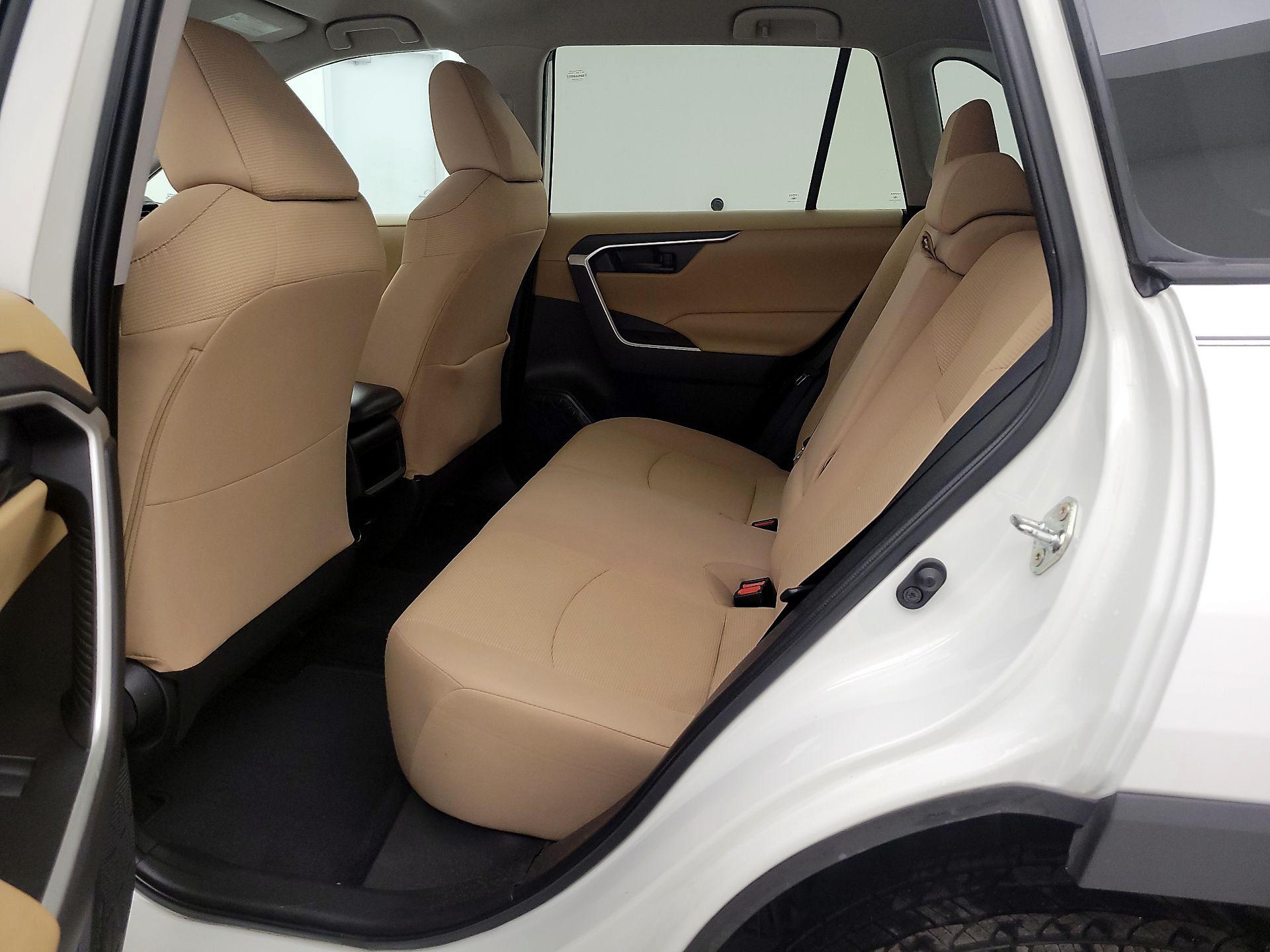 Thumbnail: 2021 Toyota RAV4 - 20