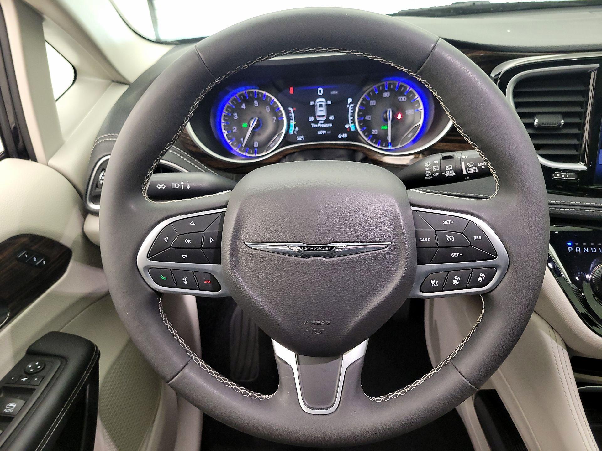 Thumbnail: 2024 Chrysler Pacifica - 10