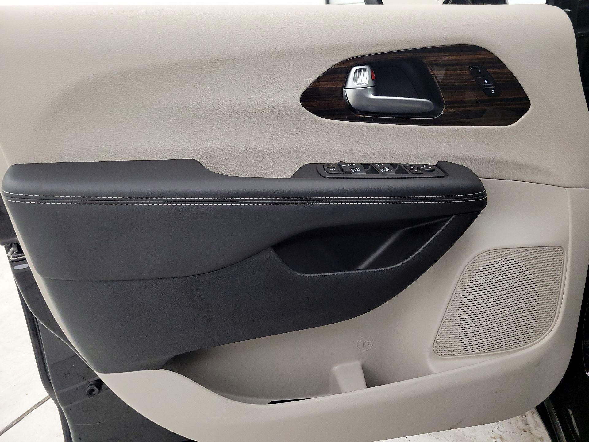 Thumbnail: 2024 Chrysler Pacifica - 12