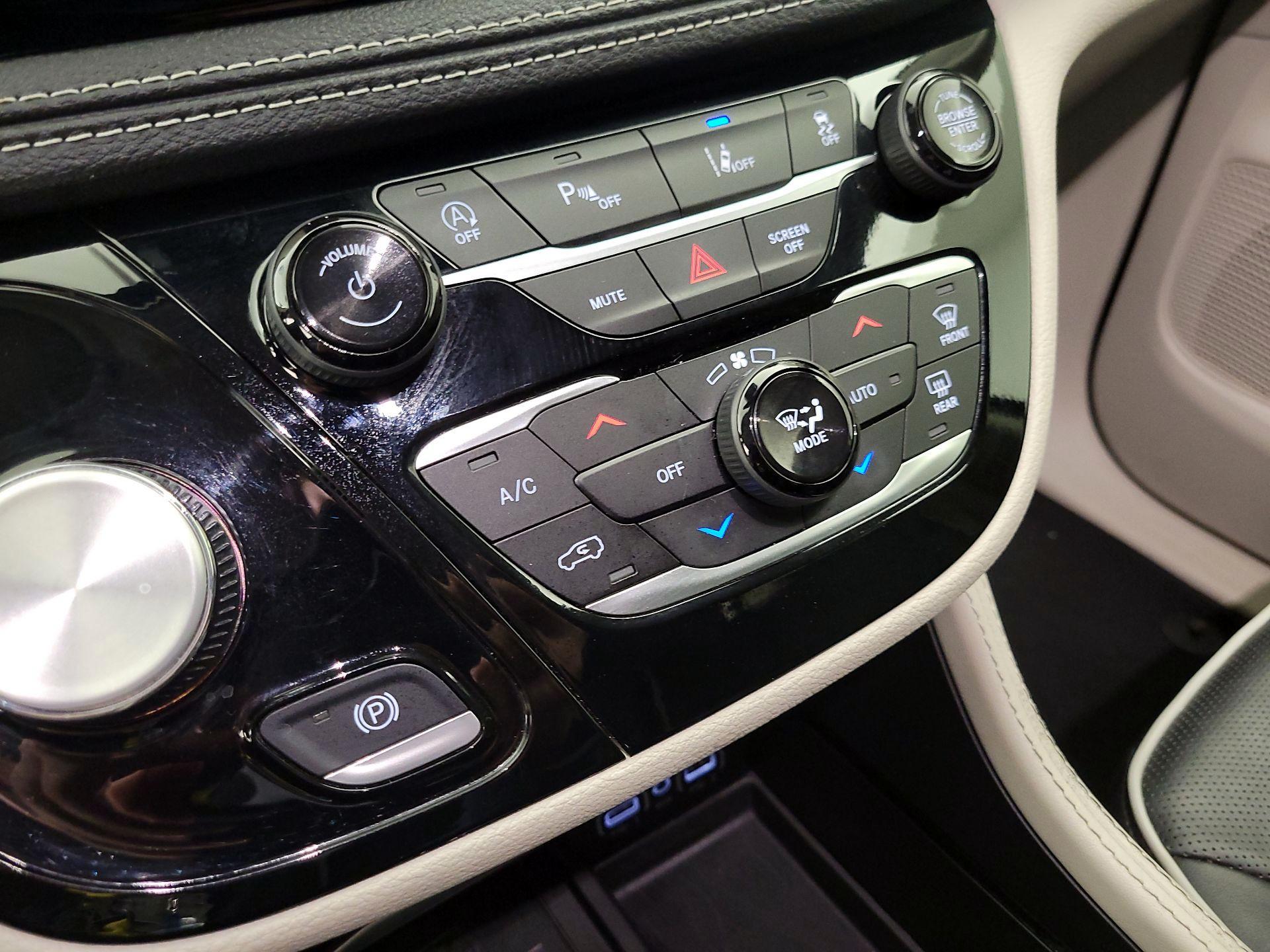 Thumbnail: 2024 Chrysler Pacifica - 16