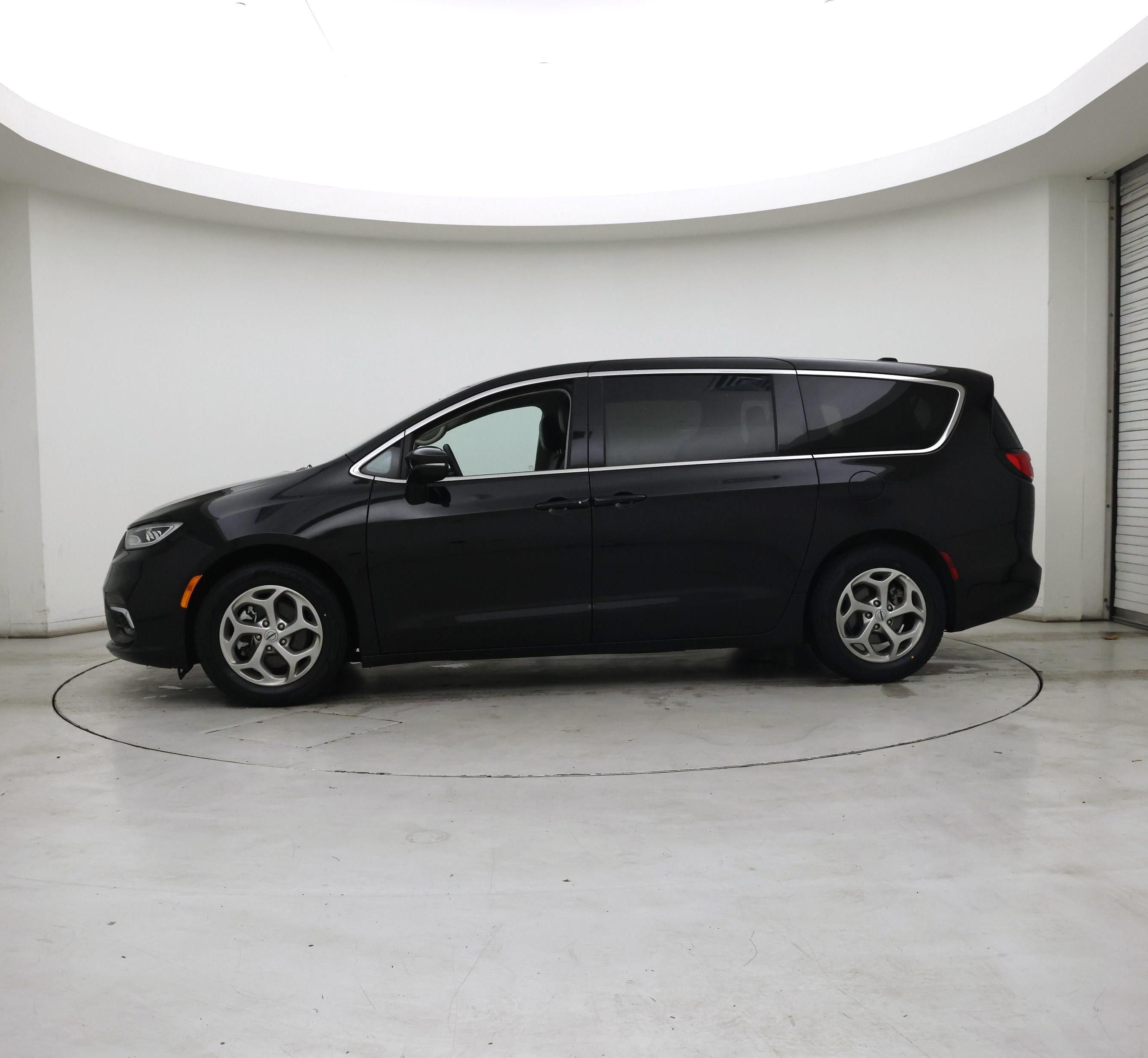 Thumbnail: 2024 Chrysler Pacifica - 3