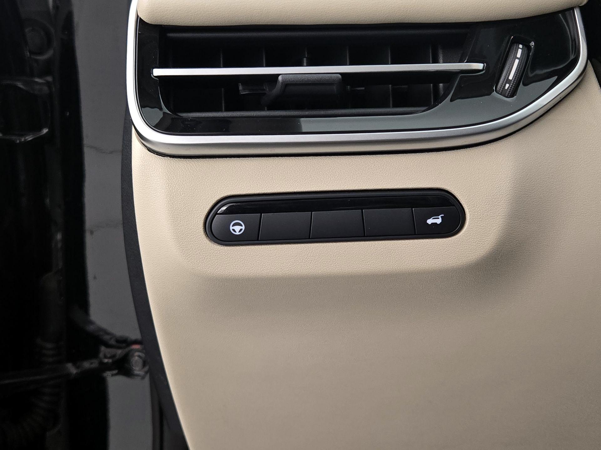 Thumbnail: 2023 INFINITI QX60 - 13