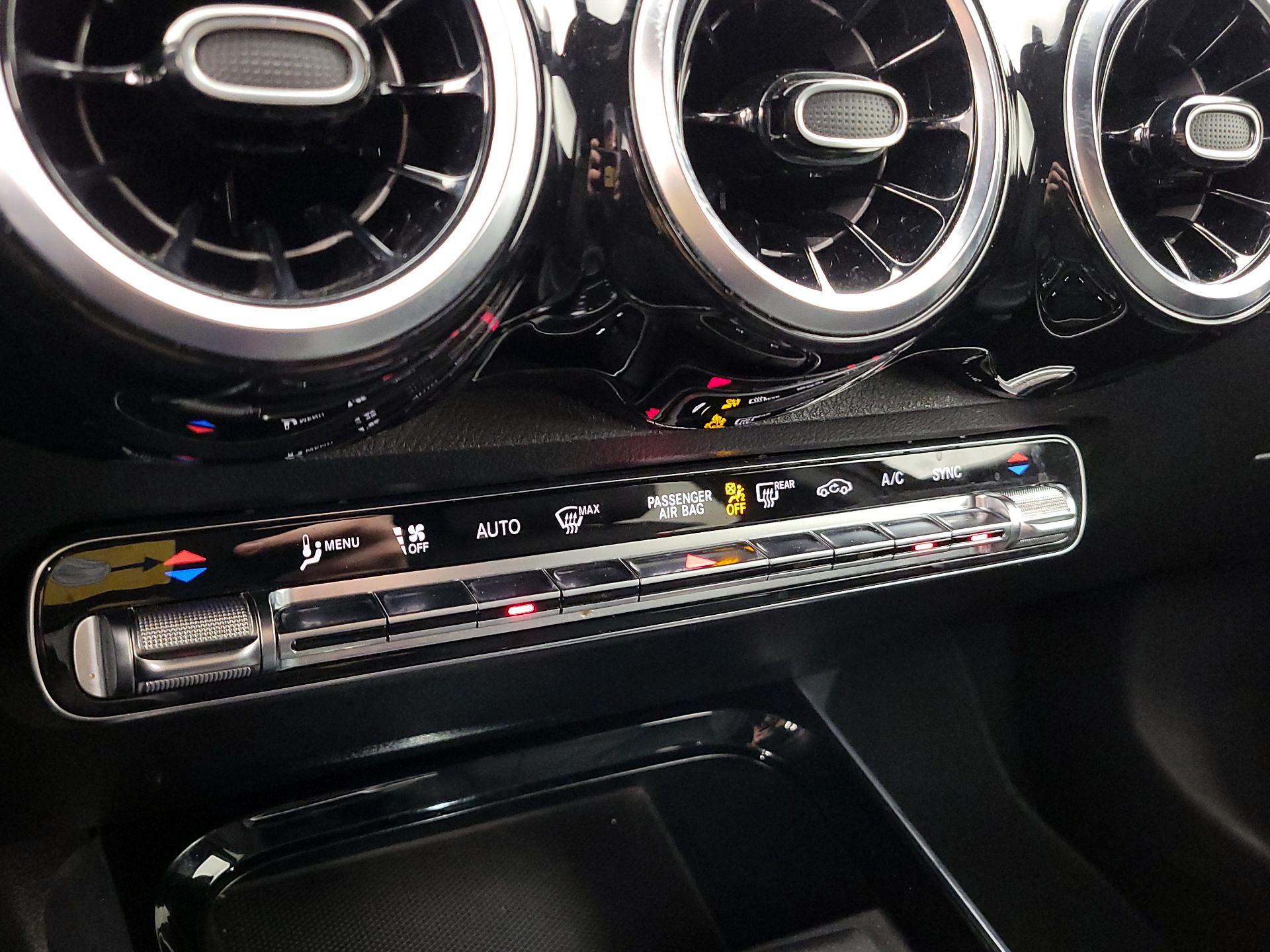 Thumbnail: 2023 Mercedes-Benz GLB - 16