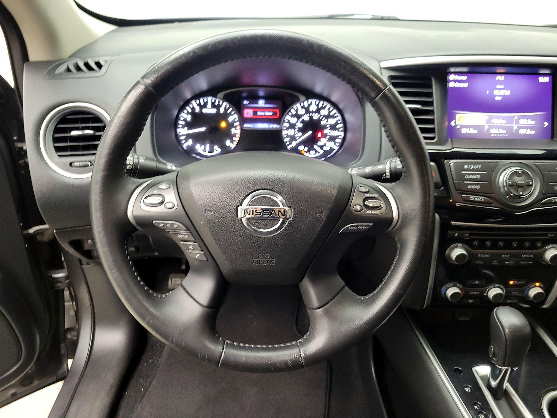 Thumbnail: 2020 Nissan Pathfinder - 10