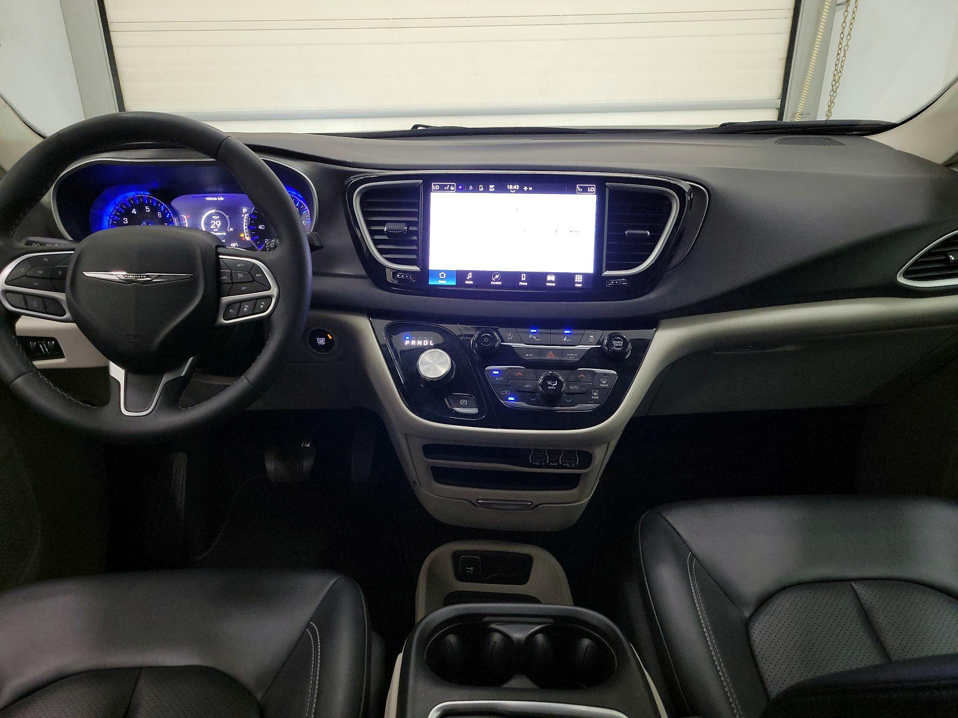 Thumbnail: 2024 Chrysler Pacifica - 9