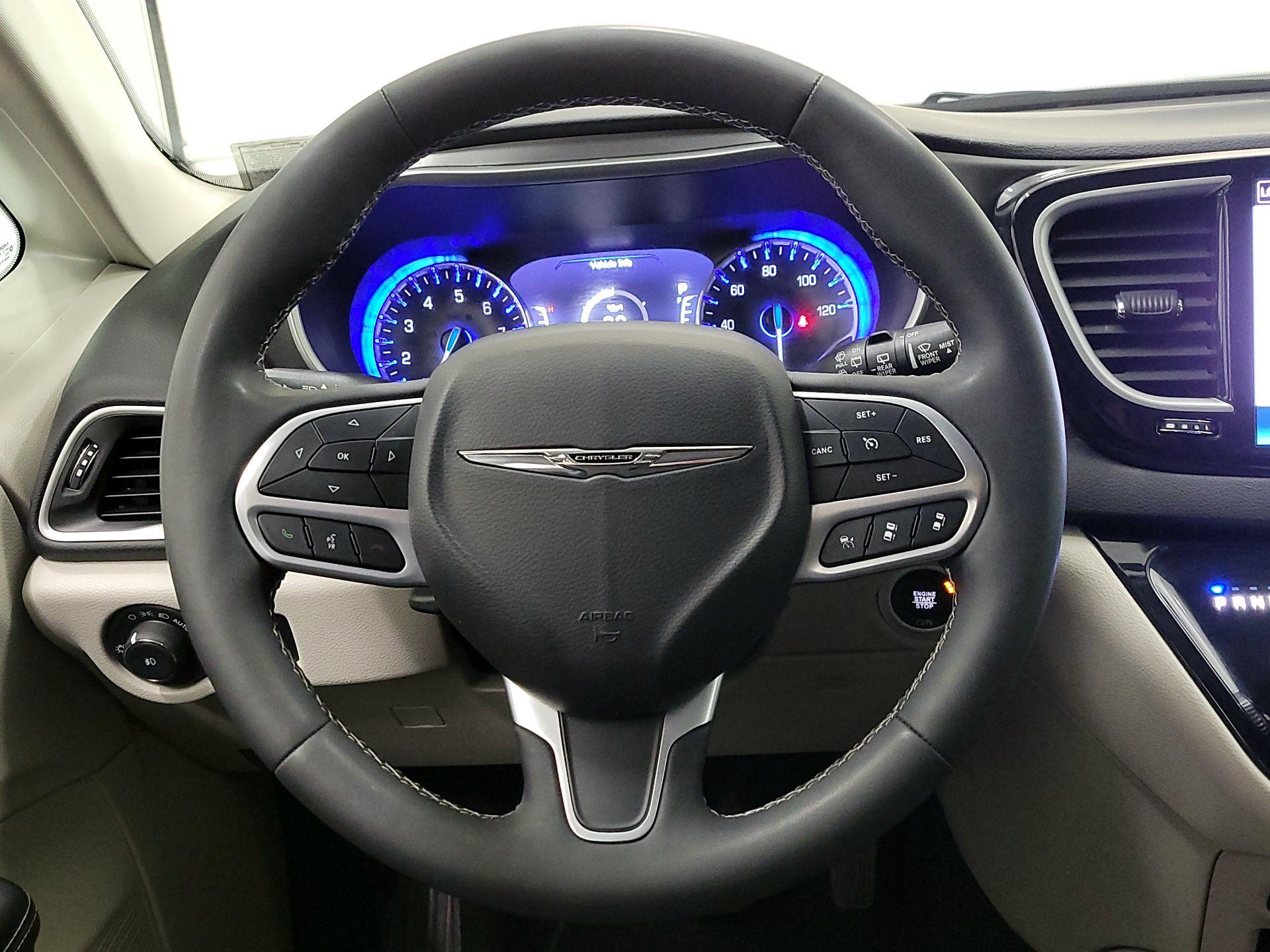 Thumbnail: 2024 Chrysler Pacifica - 10