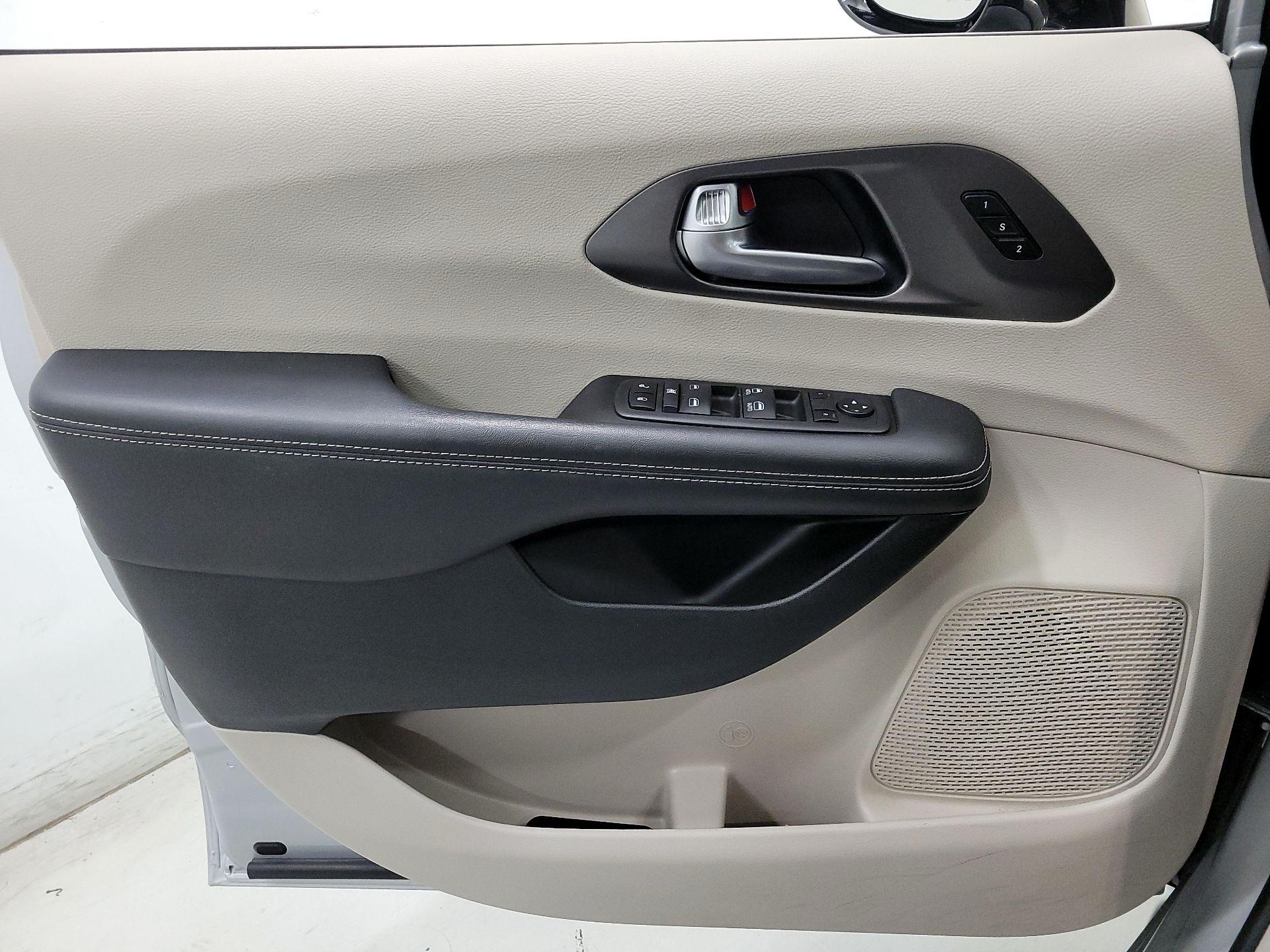 Thumbnail: 2024 Chrysler Pacifica - 12