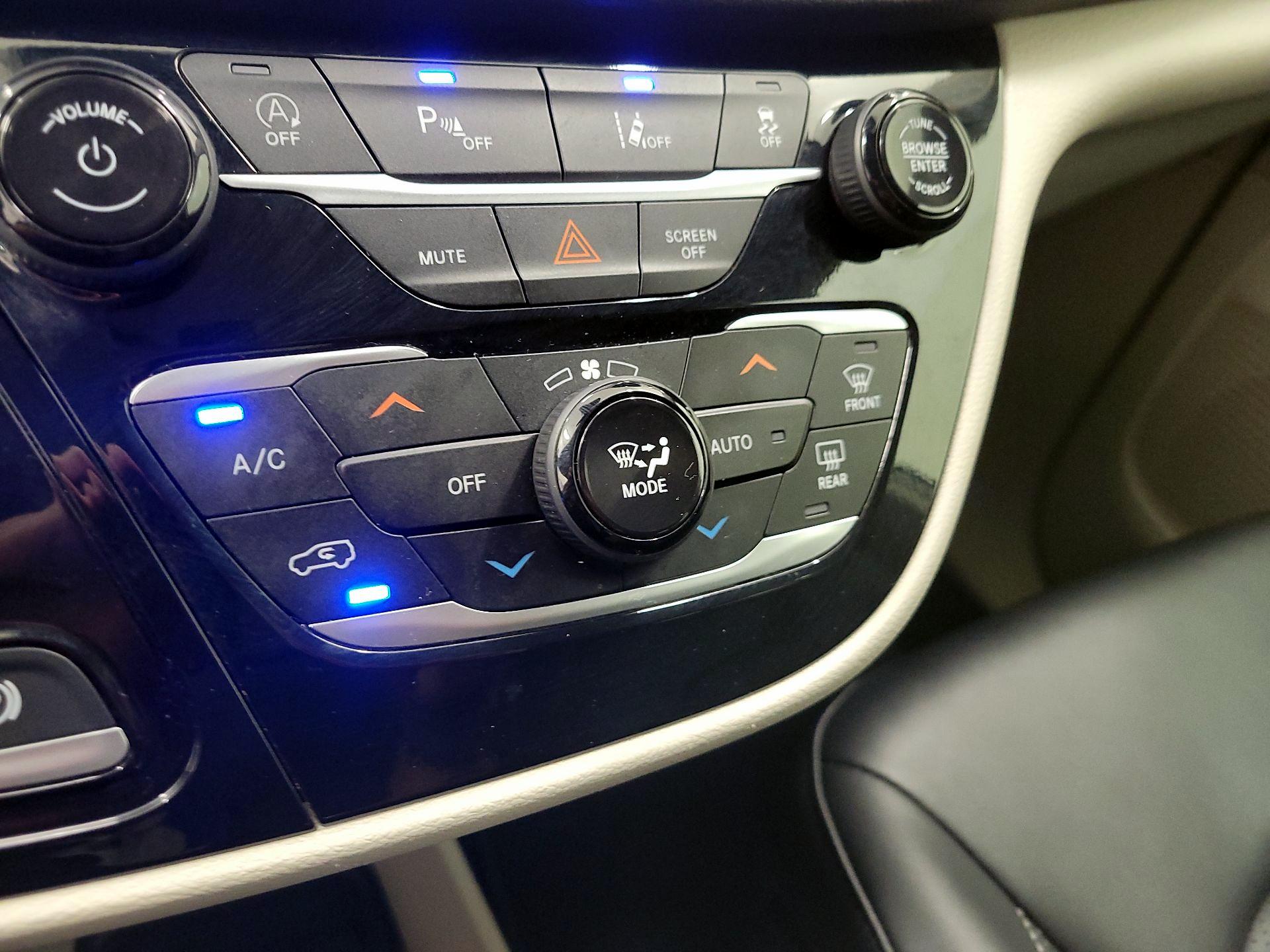 Thumbnail: 2024 Chrysler Pacifica - 16