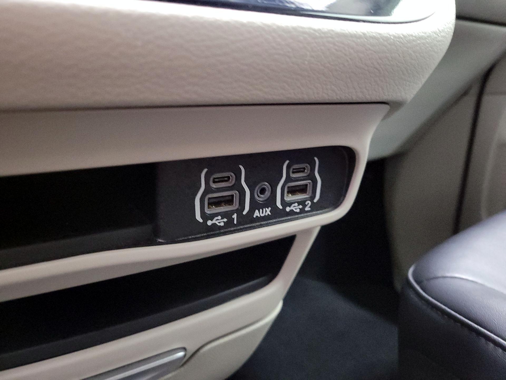 Thumbnail: 2024 Chrysler Pacifica - 18