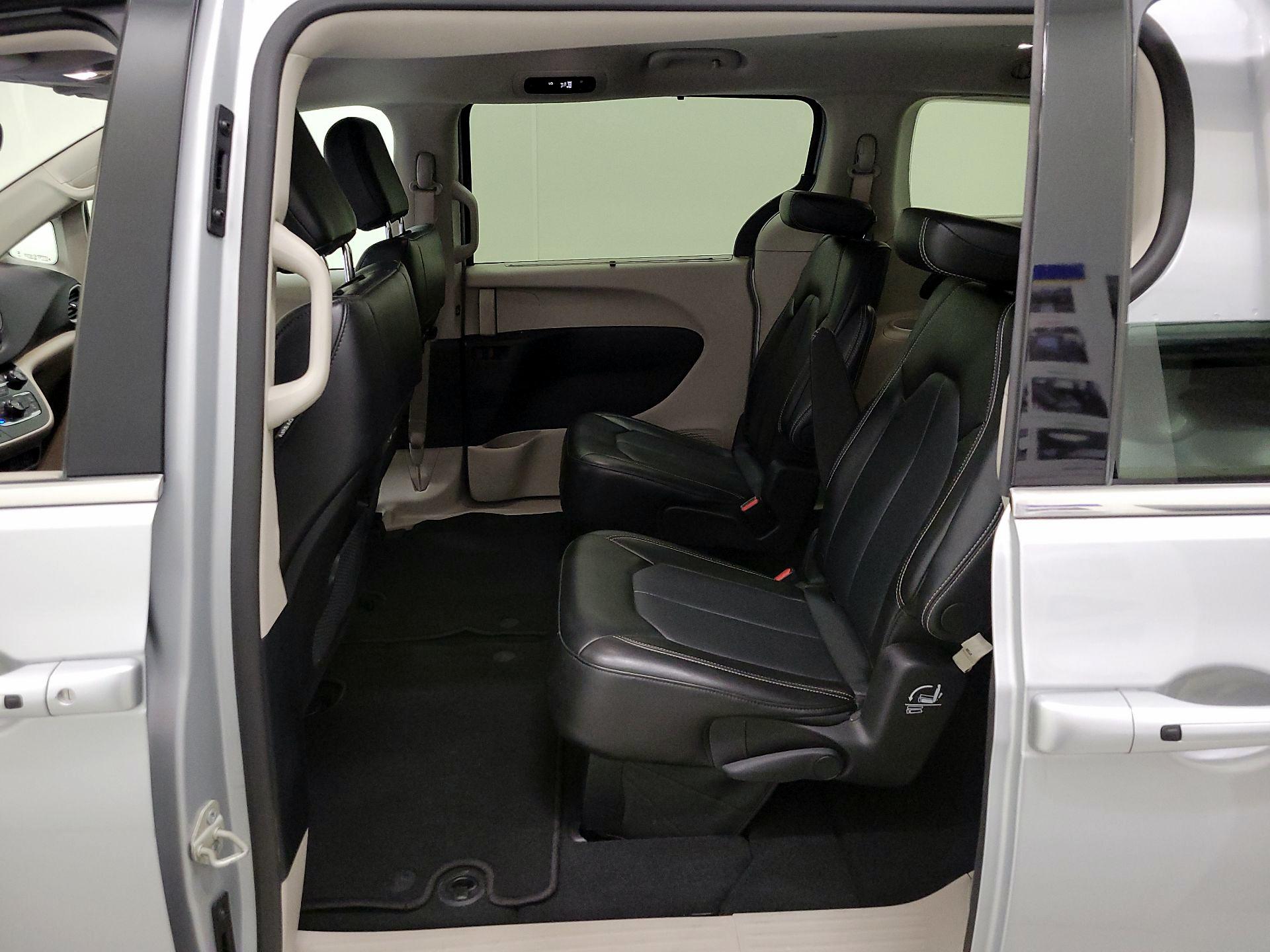 Thumbnail: 2024 Chrysler Pacifica - 19