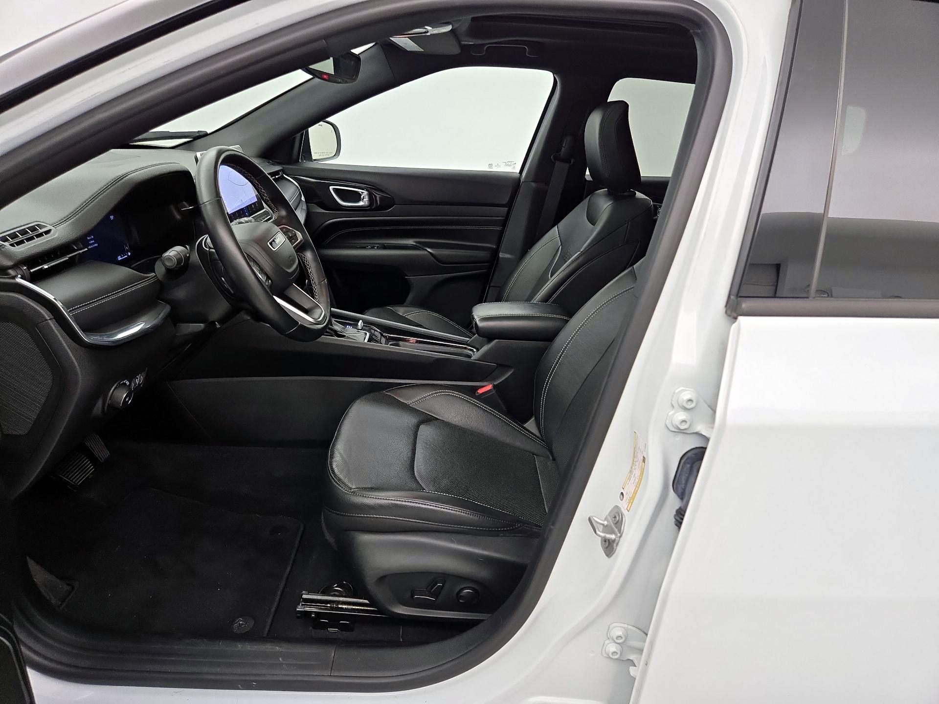 Thumbnail: 2022 Jeep Compass - 11