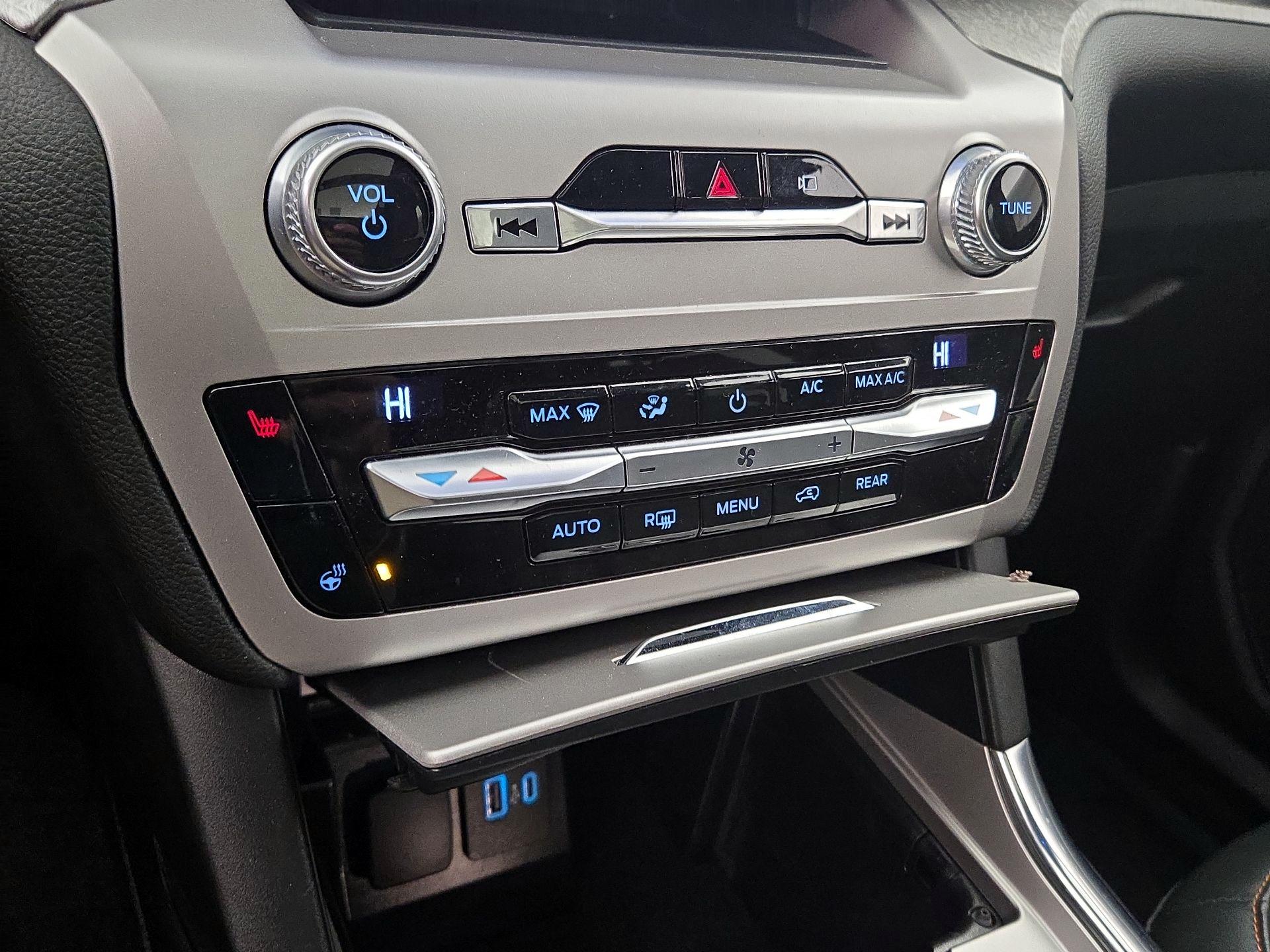 Thumbnail: 2021 Ford Explorer - 17