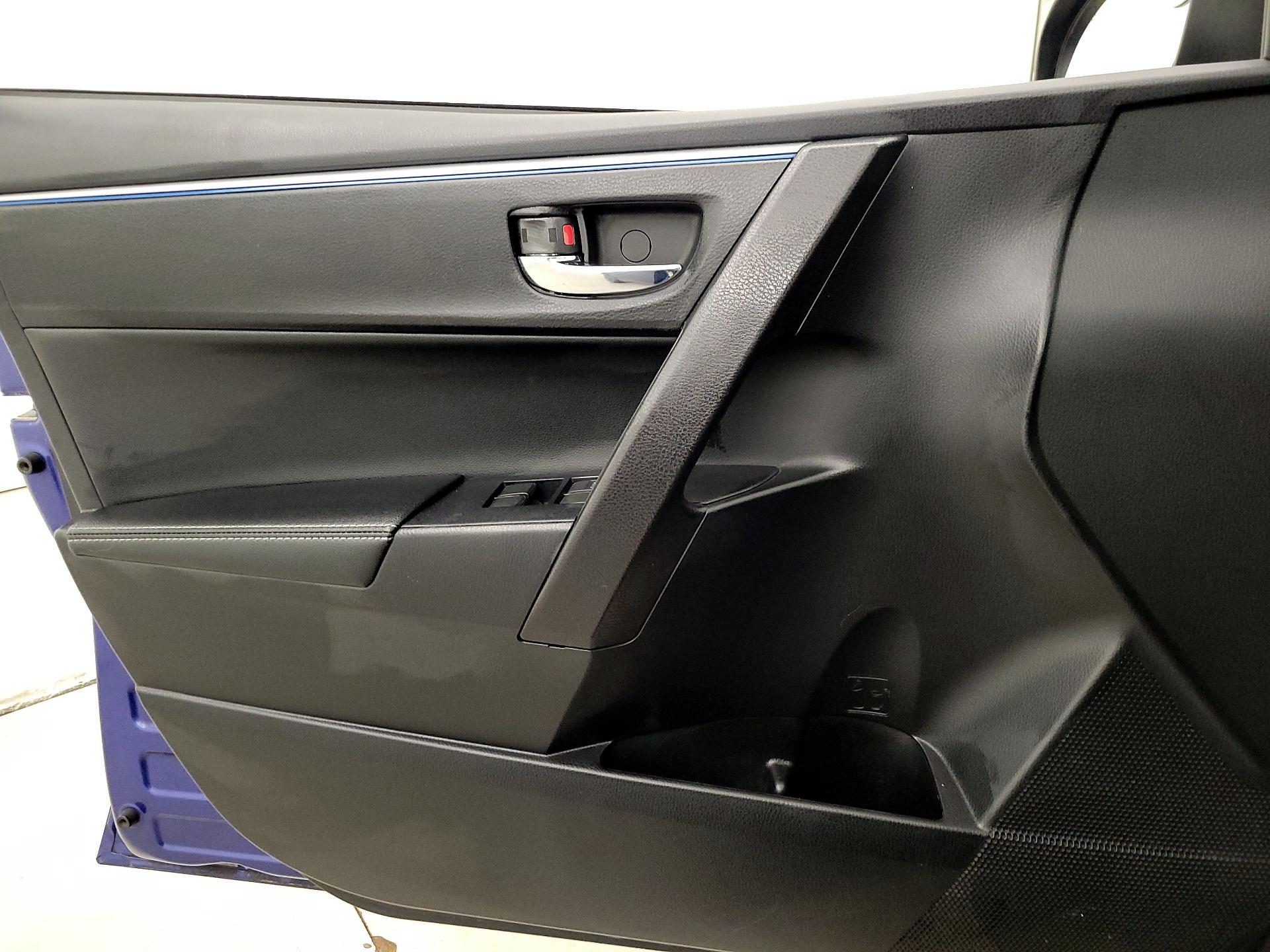 Thumbnail: 2015 Toyota Corolla - 12