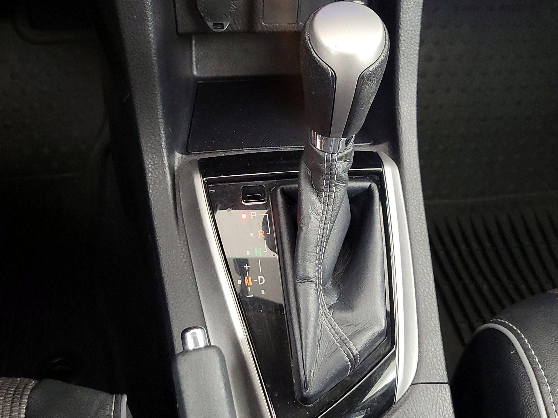 Thumbnail: 2015 Toyota Corolla - 17