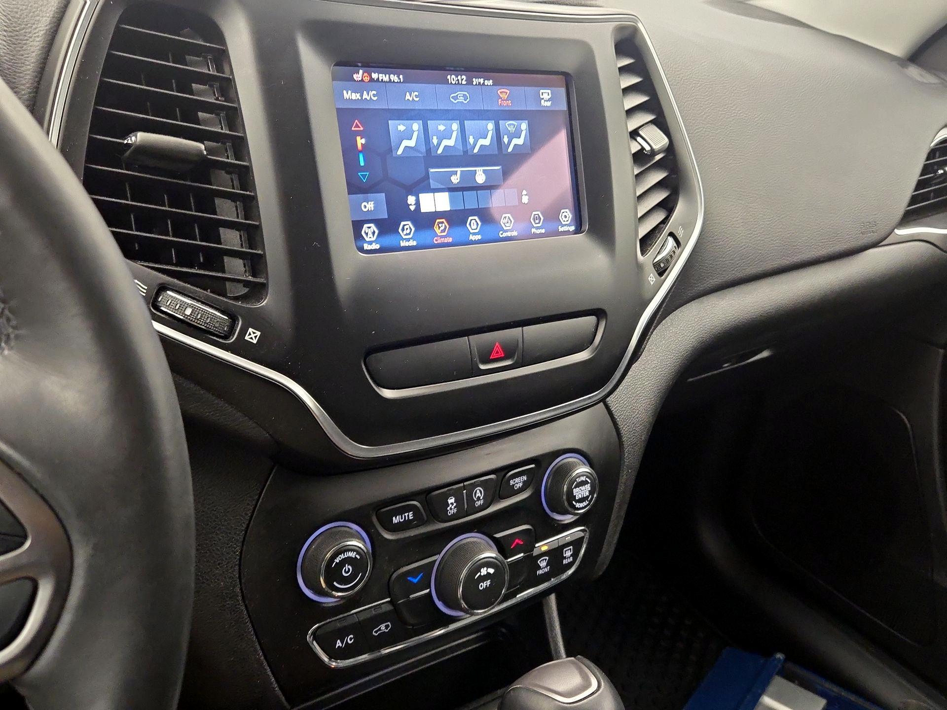 Thumbnail: 2019 Jeep Cherokee - 16