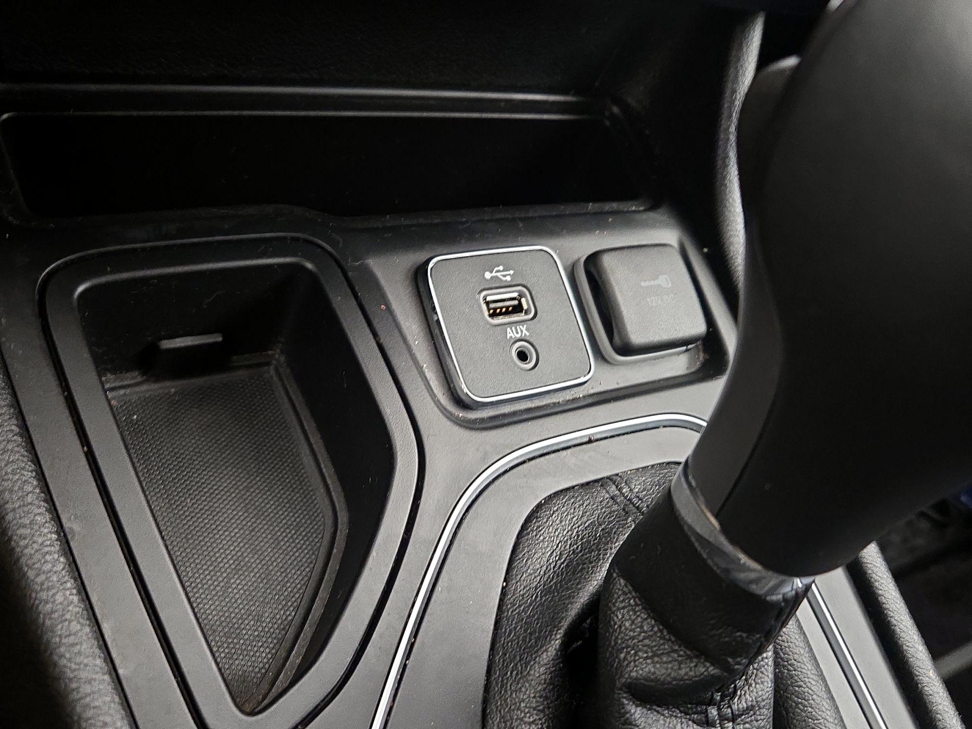 Thumbnail: 2019 Jeep Cherokee - 18