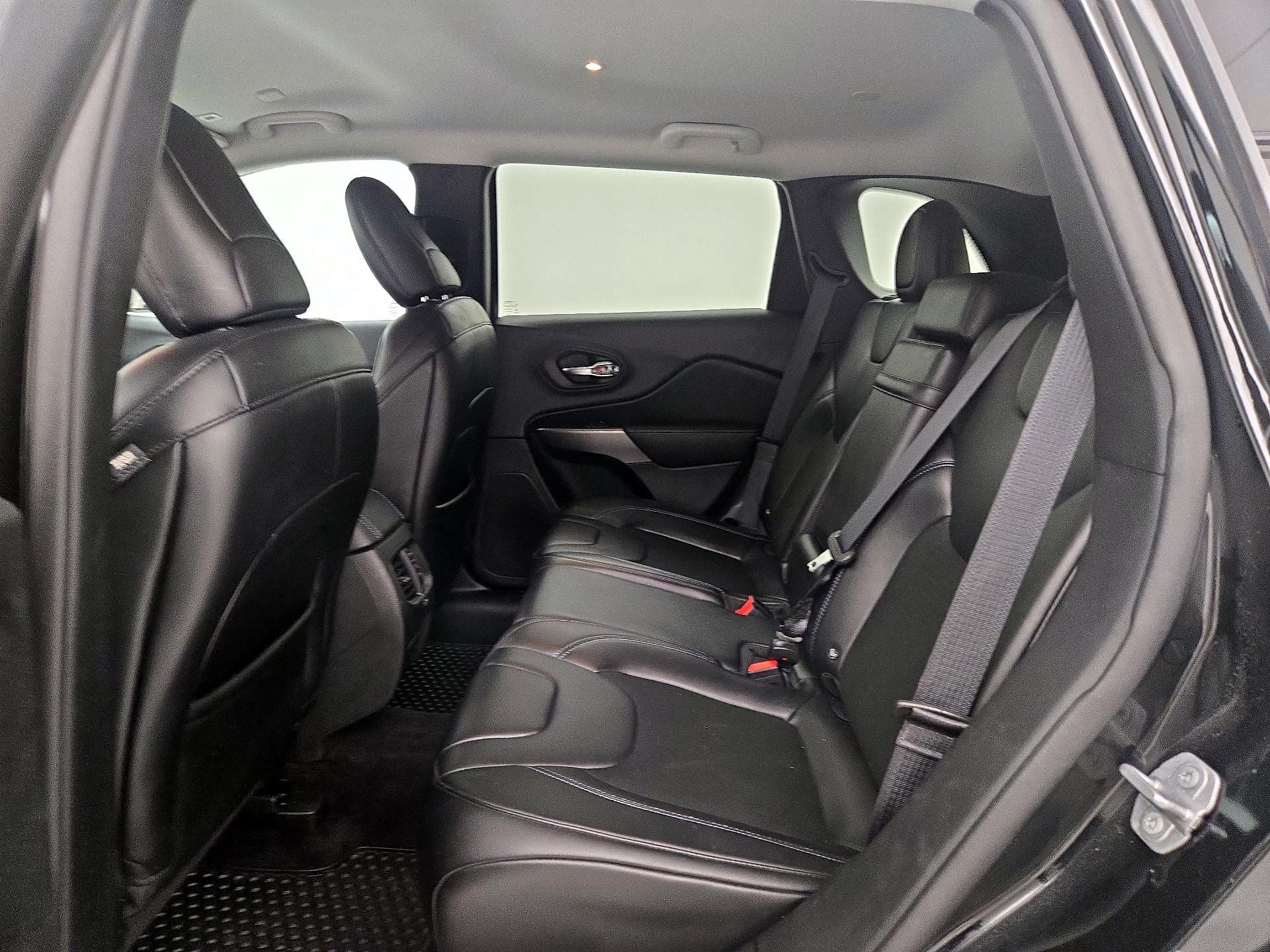 Thumbnail: 2019 Jeep Cherokee - 19