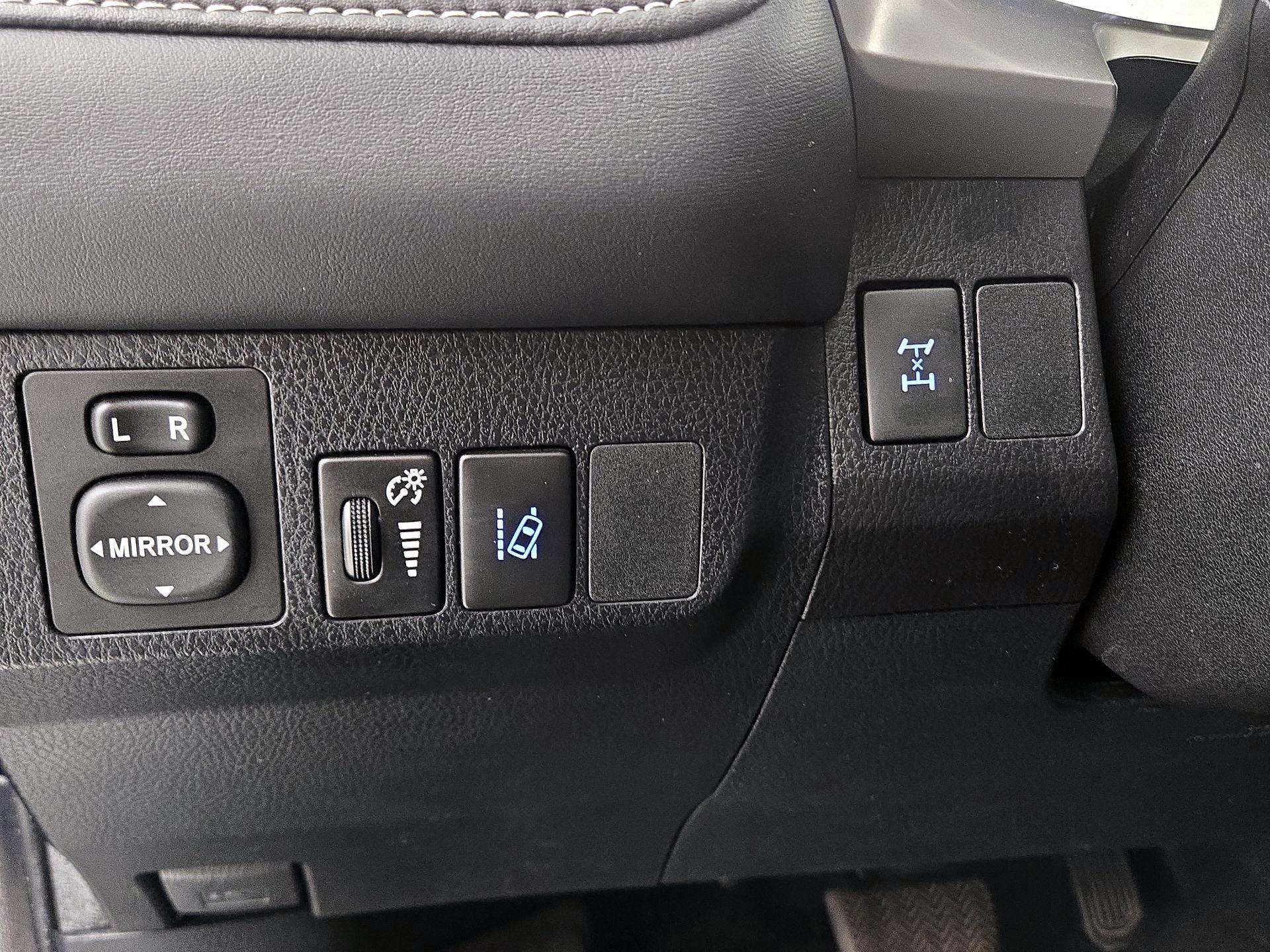 Thumbnail: 2018 Toyota RAV4 - 13