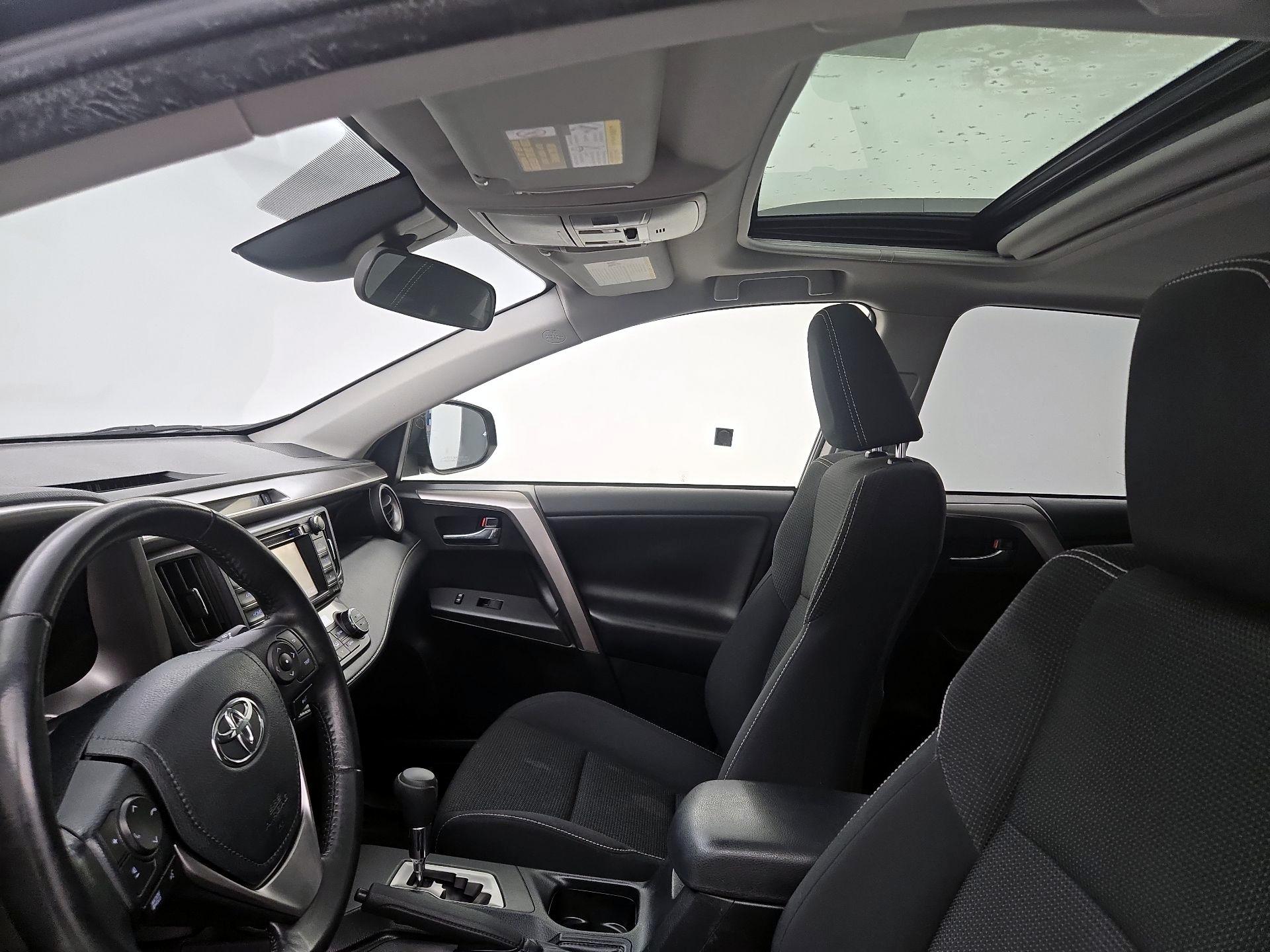 Thumbnail: 2018 Toyota RAV4 - 18