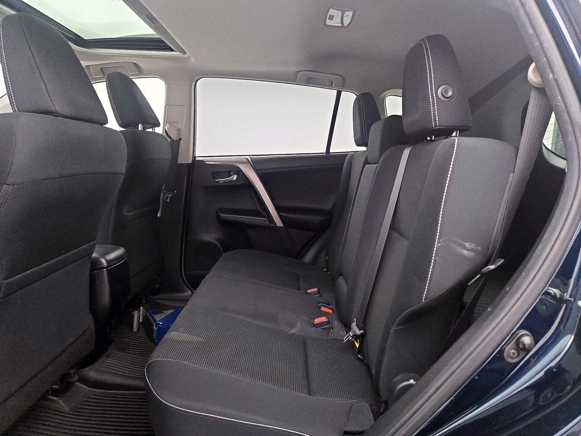 Thumbnail: 2018 Toyota RAV4 - 19