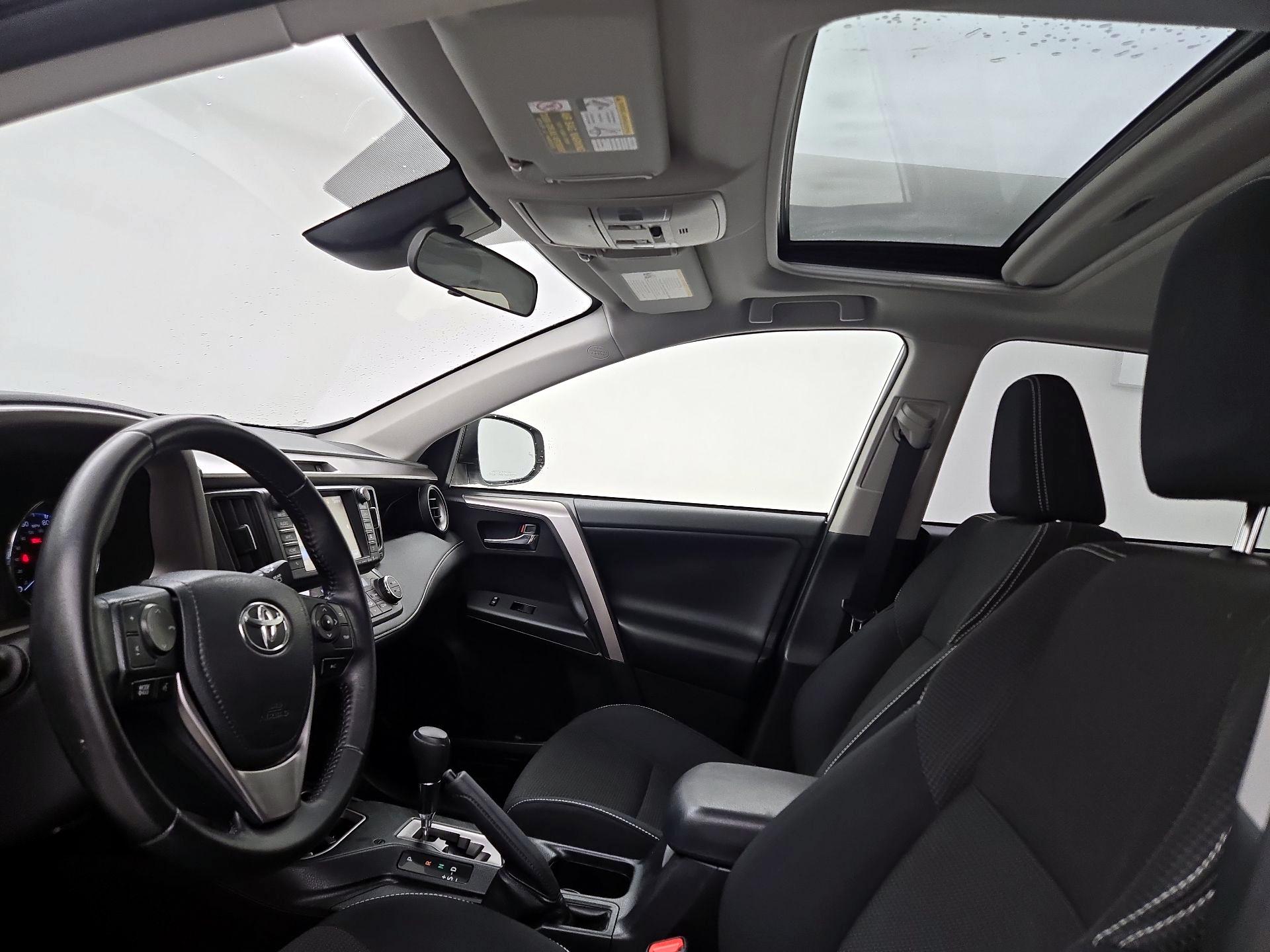 Thumbnail: 2016 Toyota RAV4 - 20