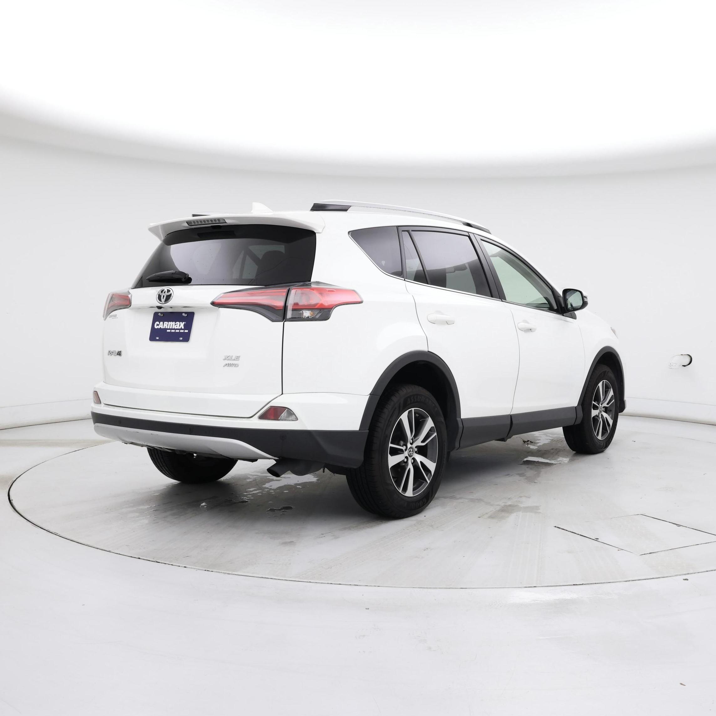 Thumbnail: 2016 Toyota RAV4 - 8