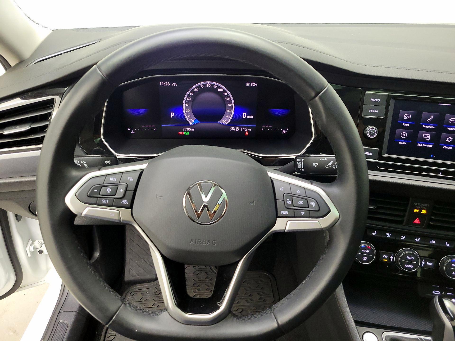 Thumbnail: 2024 Volkswagen Jetta - 10