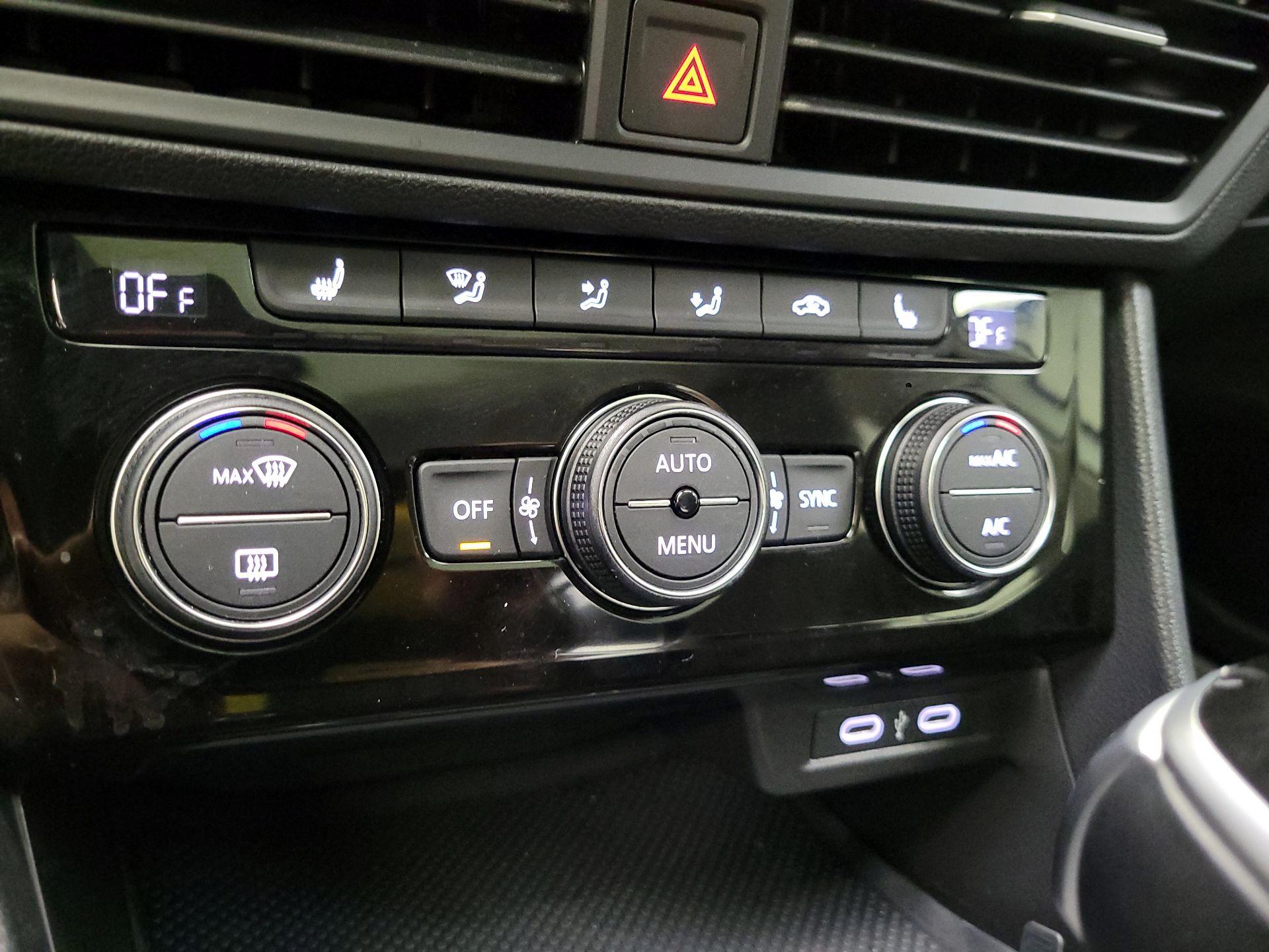 Thumbnail: 2024 Volkswagen Jetta - 16